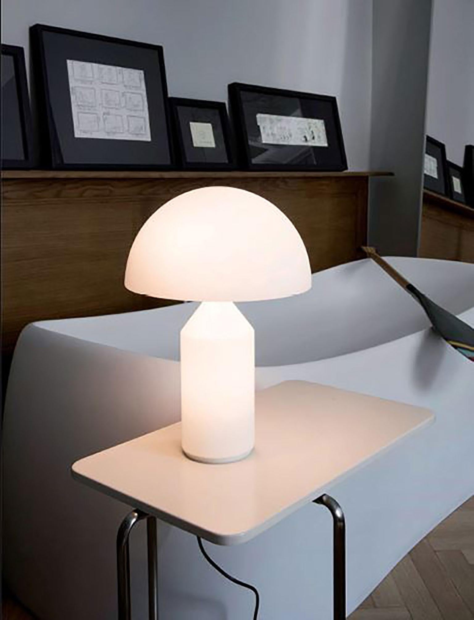 Atollo Glass Table Lamp by Vico Magistretti for Oluce- showroom sample In Excellent Condition In Brooklyn, NY