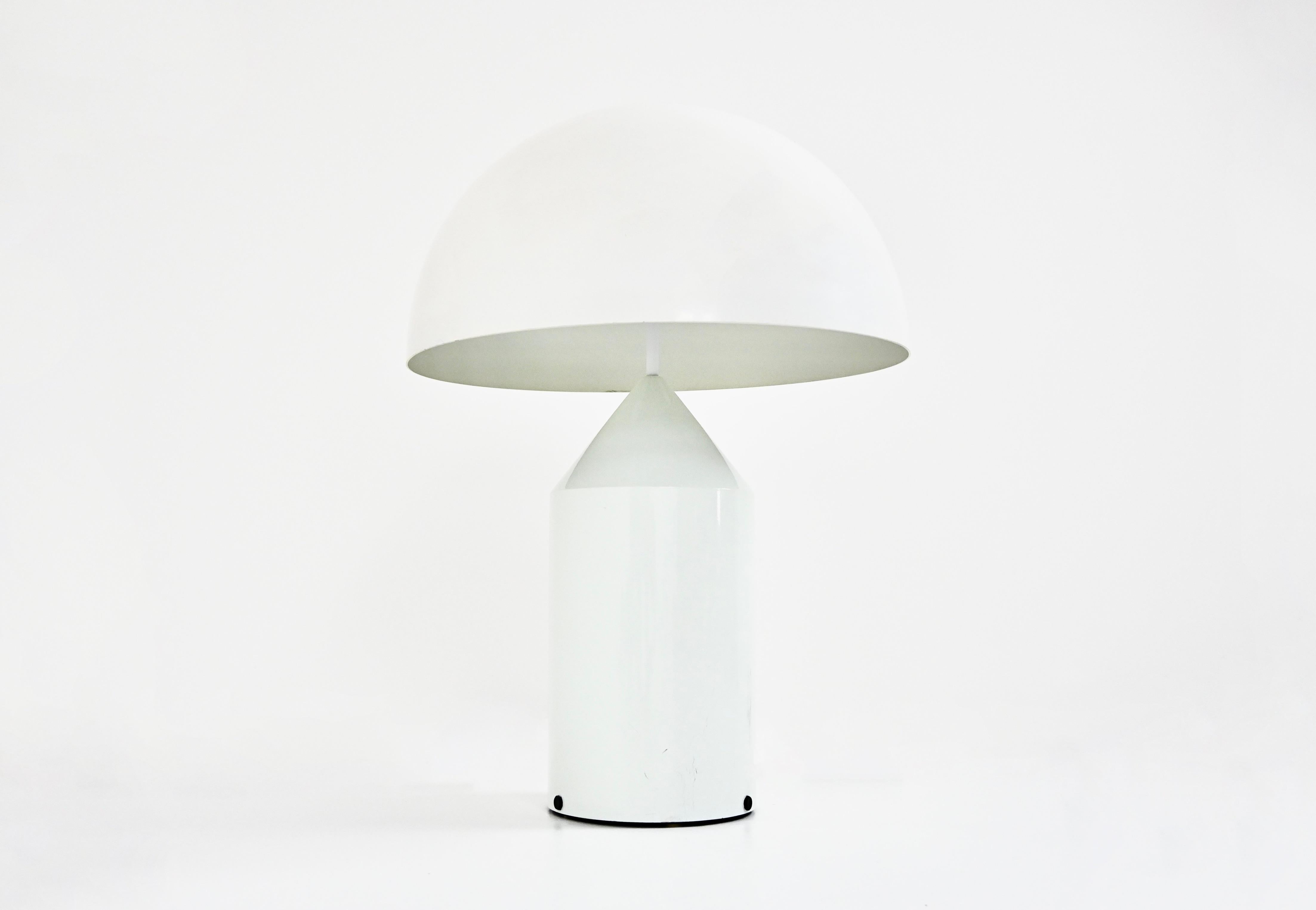 First edition of the Atollo 233 lamp by Vico Magistretti, produced in 1977. Dimmer to adjust light intensity. Wear due to time and age
FOR SHIPPING, REQUEST US FOR RECEIVE THE BEST PRICE
