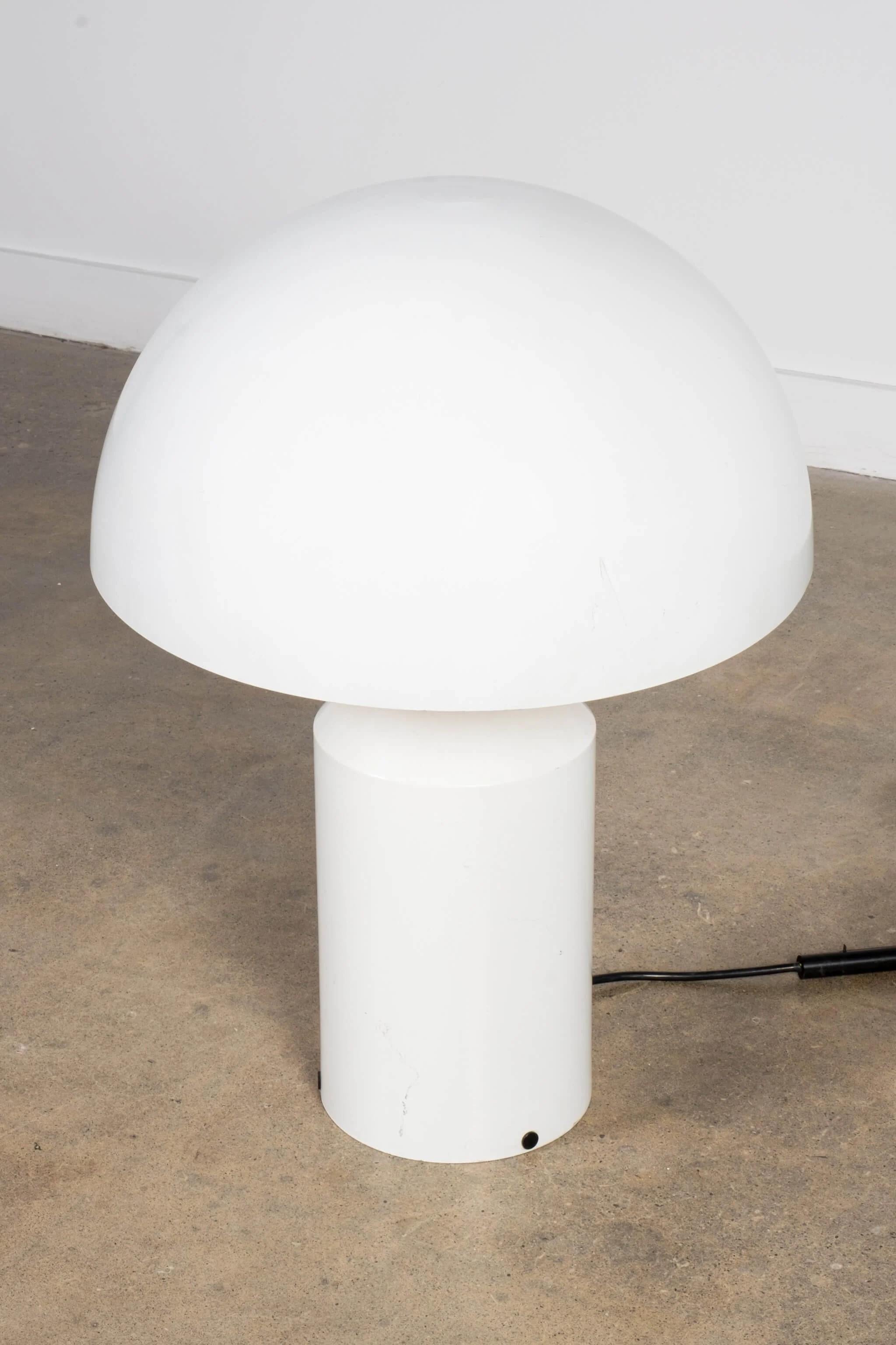 Postmoderne Lampe de table Atollo modèle 233, blanche, de Vico Magistretti pour Oluce en vente