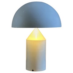 Lampe « Atollo » blanche, conçue par Vico Magistretti pour Oluce, vers les années 1970