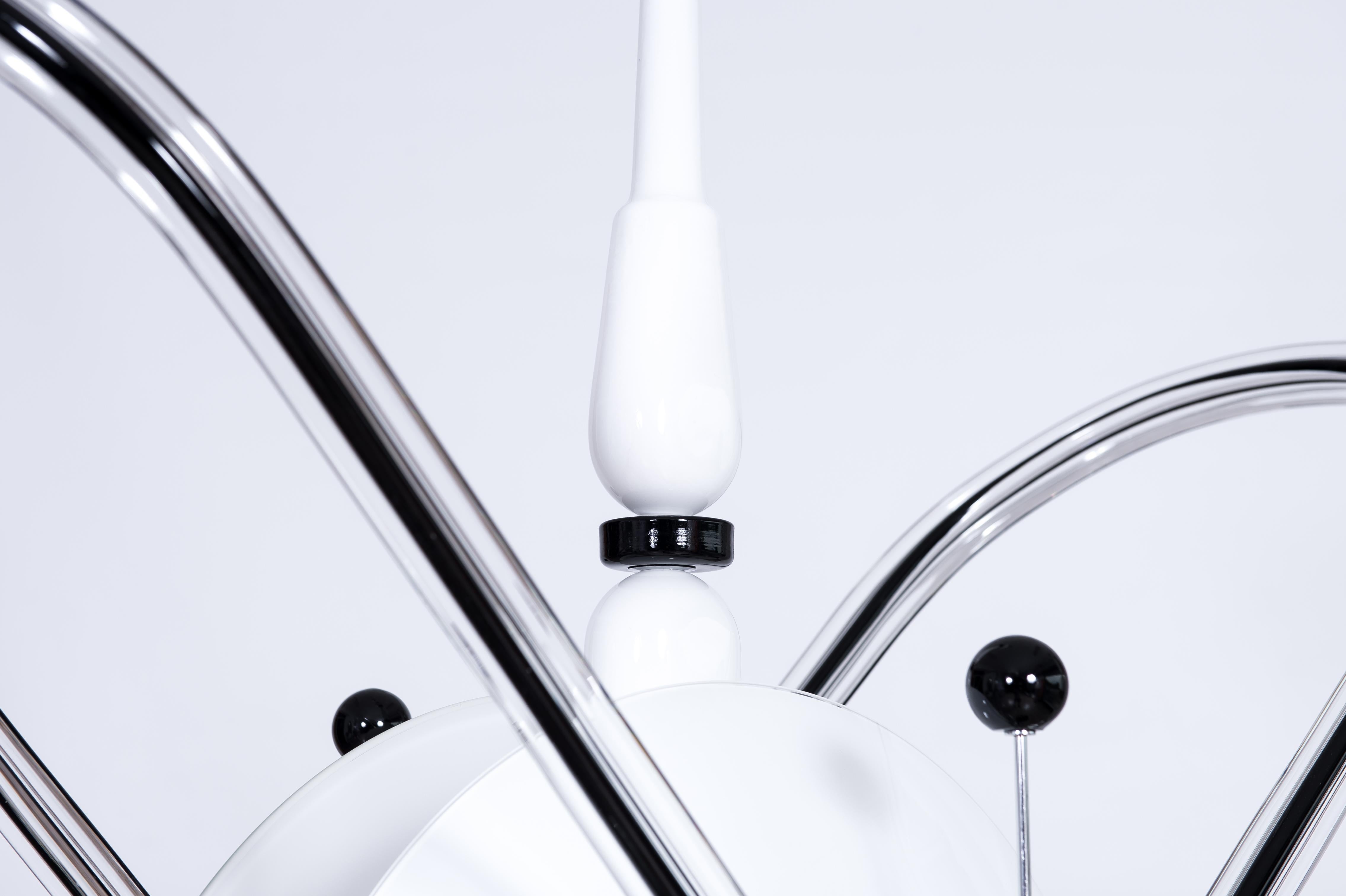 Fait main Chandelier Atom au design Contemporary en verre de Murano italien noir et blanc  en vente