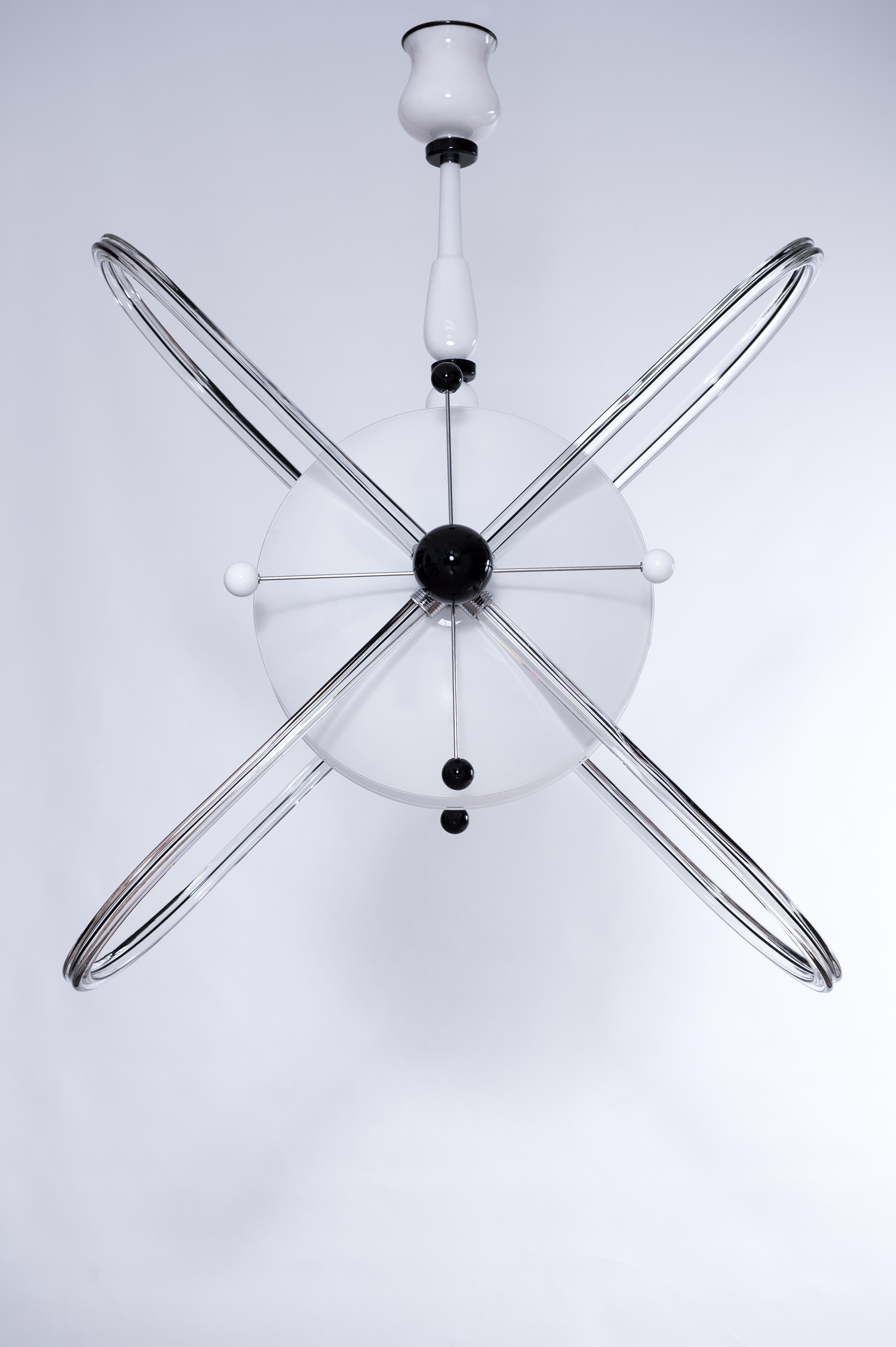 Contemporary Design Atom Chandelier in black & white Italian Murano Glass  In New Condition For Sale In Villaverla, IT