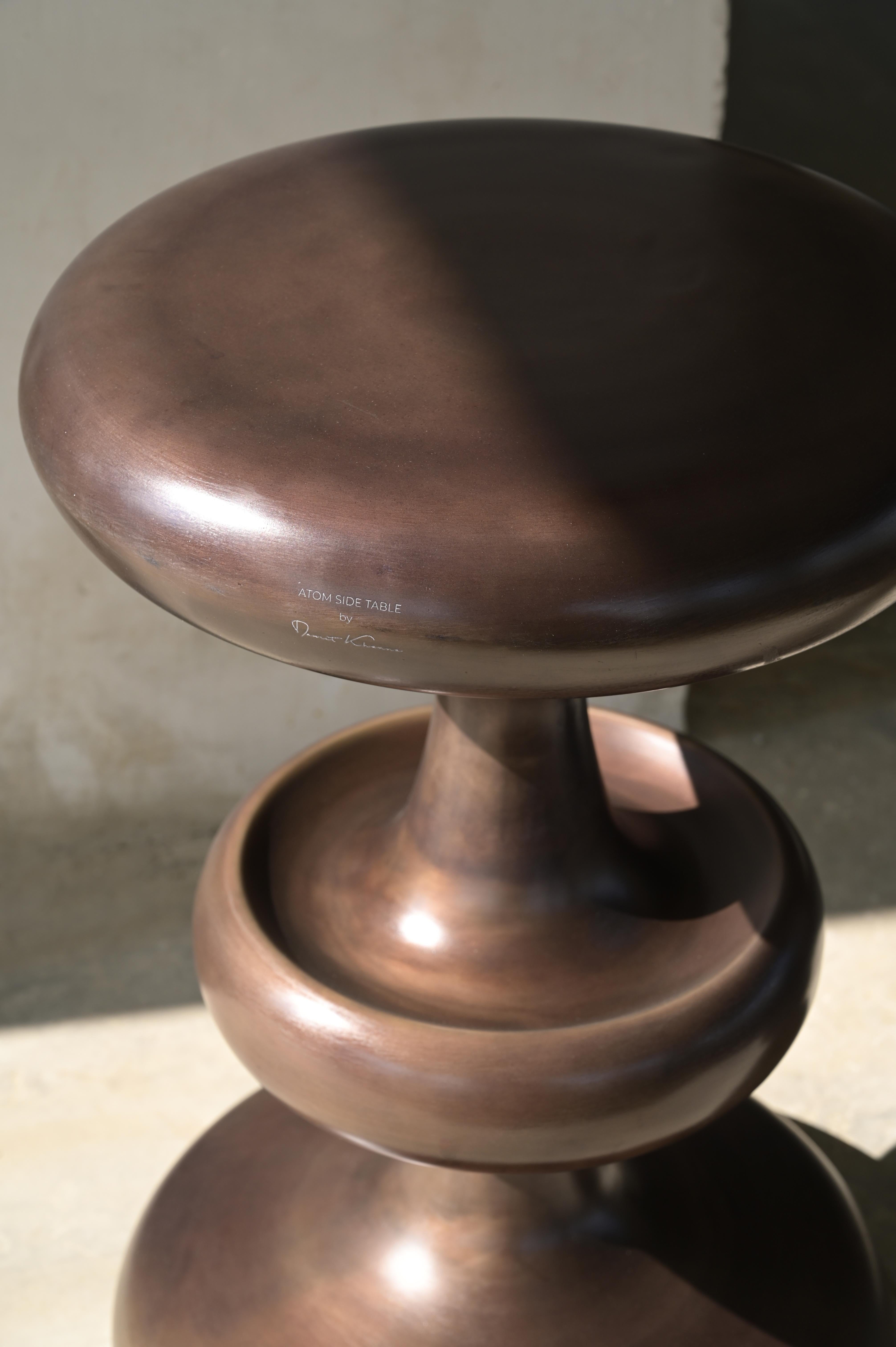 Mesa auxiliar Atom de Studio Namit Khanna Siglo XXI y contemporáneo en venta
