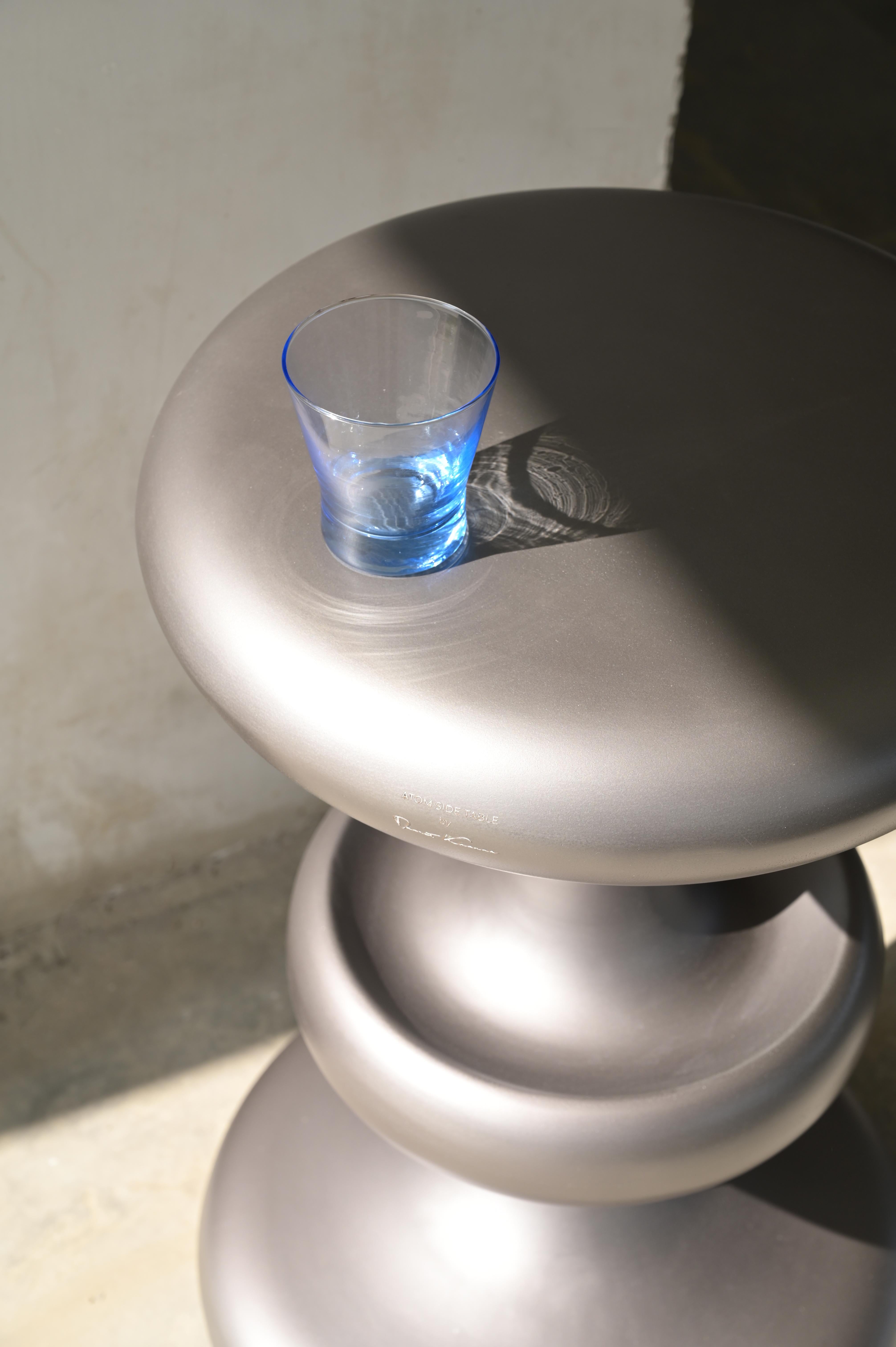 Aluminium Table d'appoint Atome de Studio Namit Khanna en vente