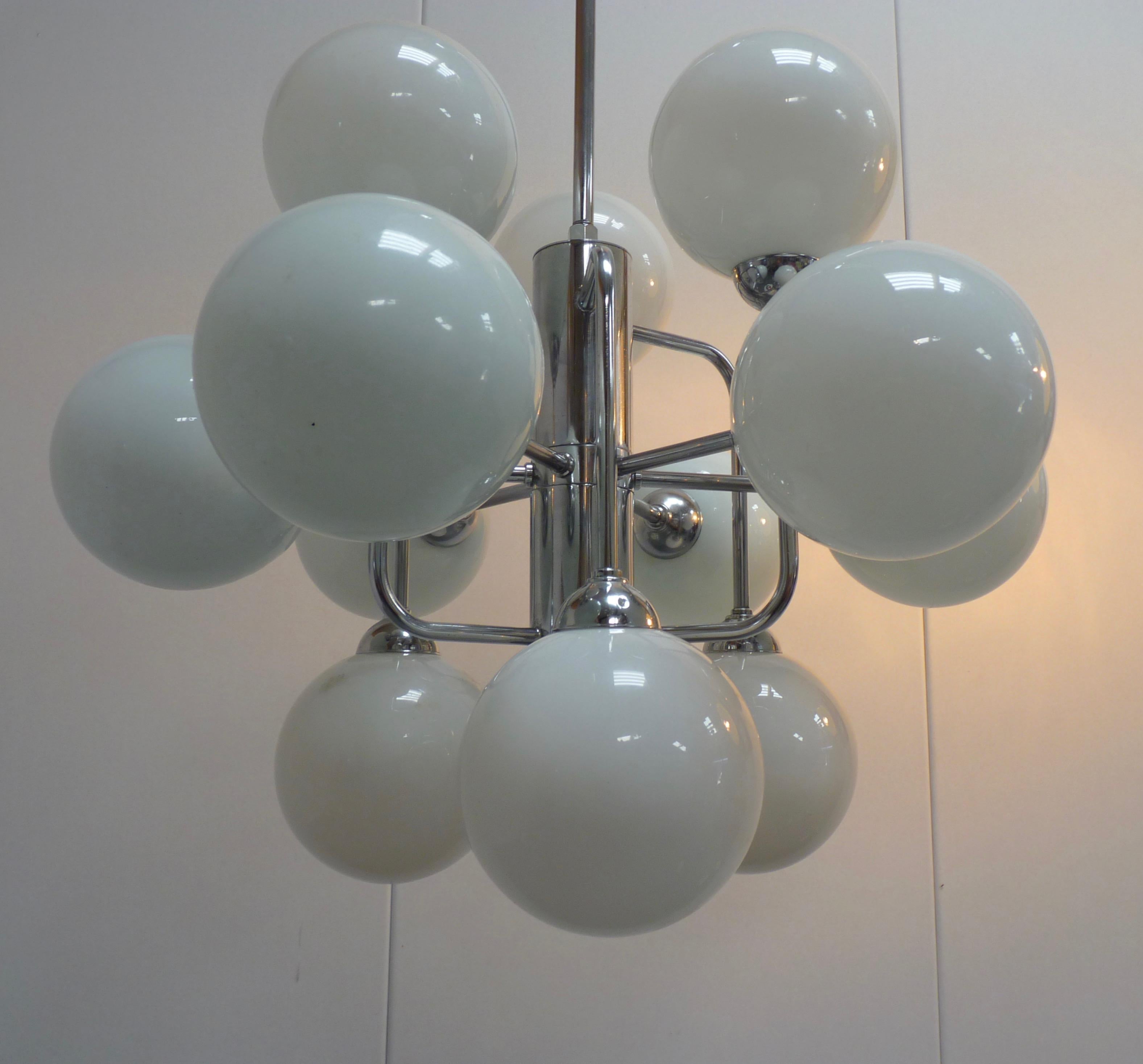 Atomic 12 Globe Chandelier For Sale 1