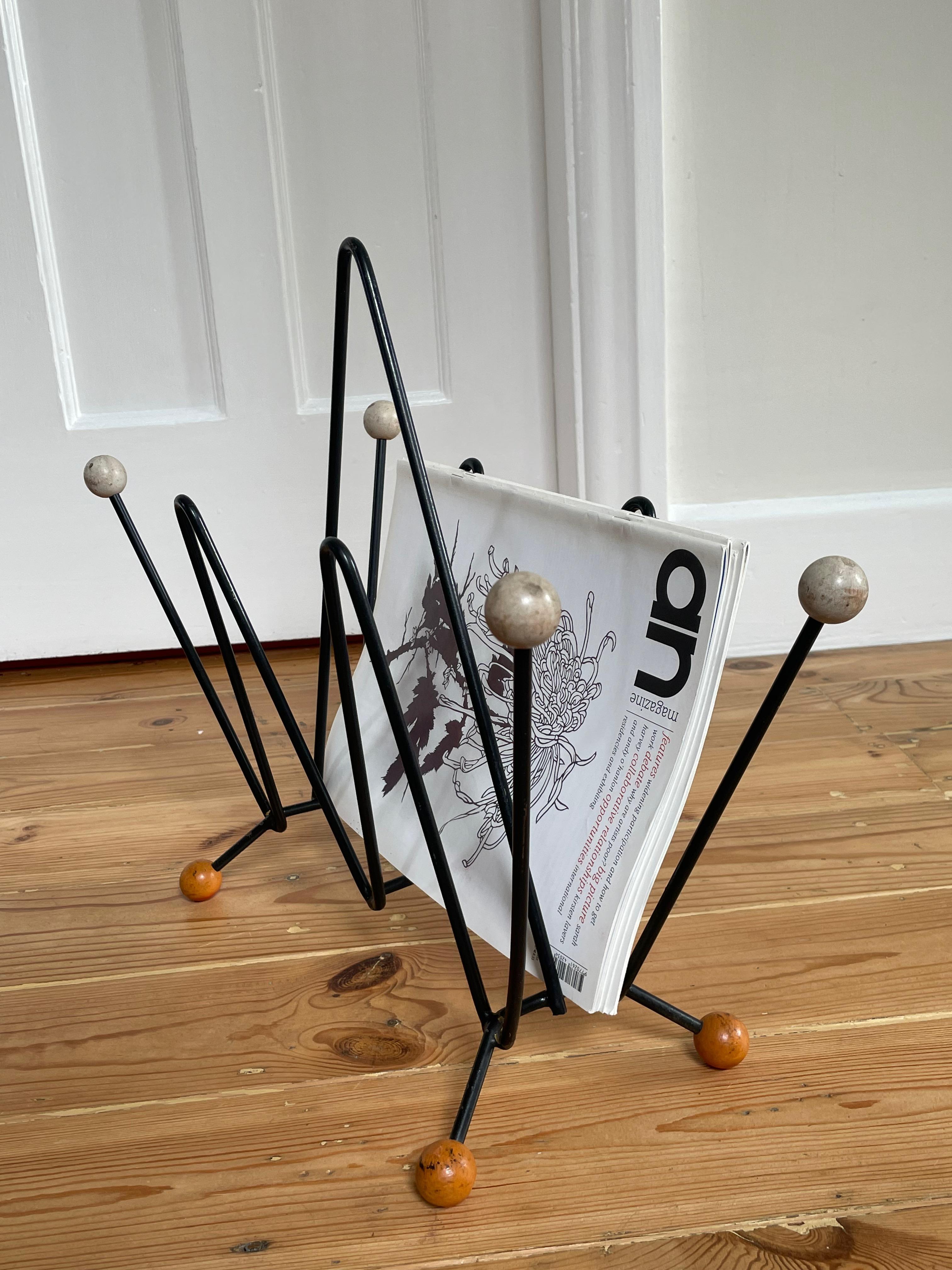 Atomic 1950's English Wrought Iron Book Holder \ Magazine Rack im Zustand „Gut“ im Angebot in Leicester, GB