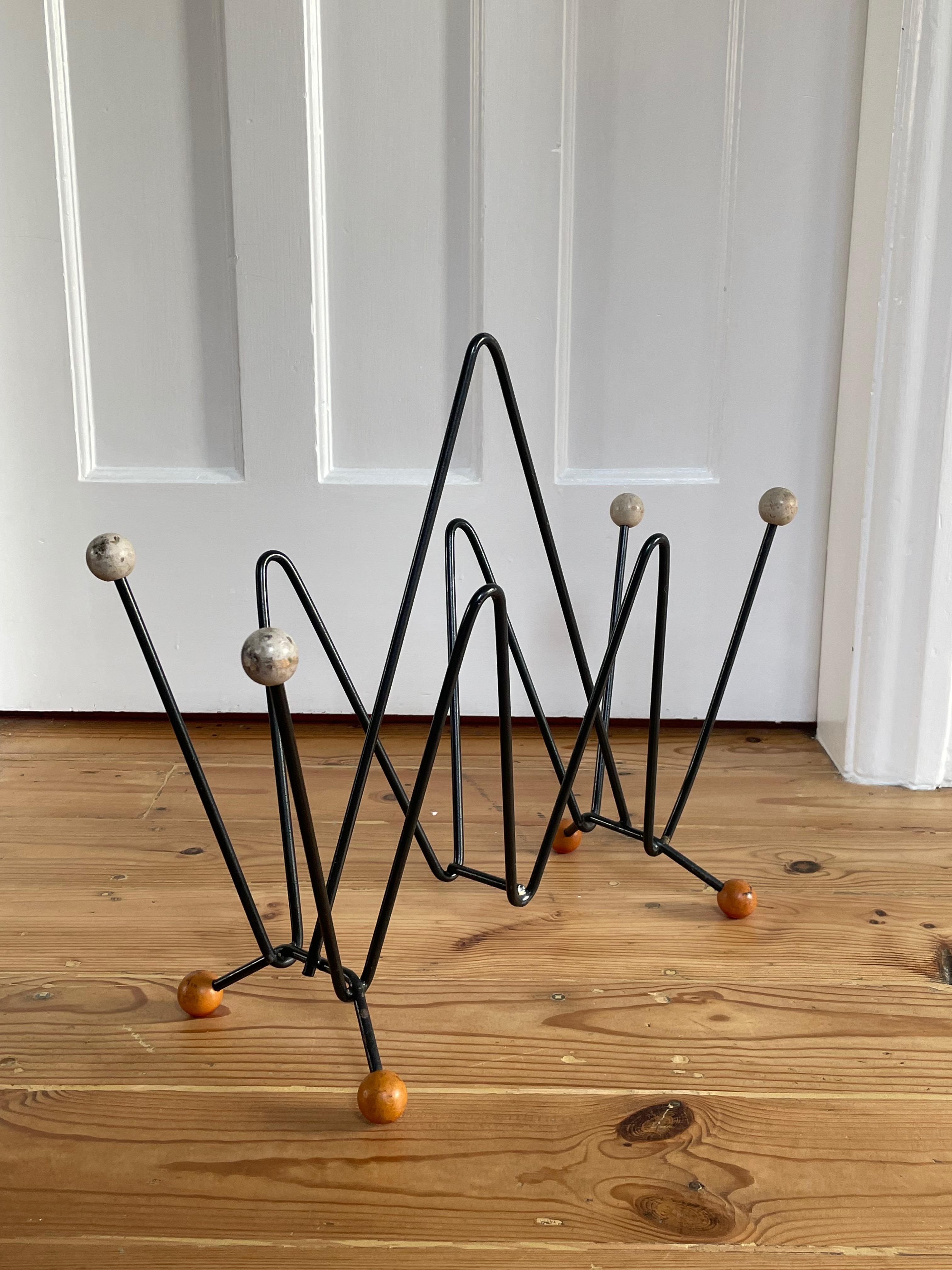 Atomic 1950's English Wrought Iron Book Holder \ Magazine Rack im Angebot 1