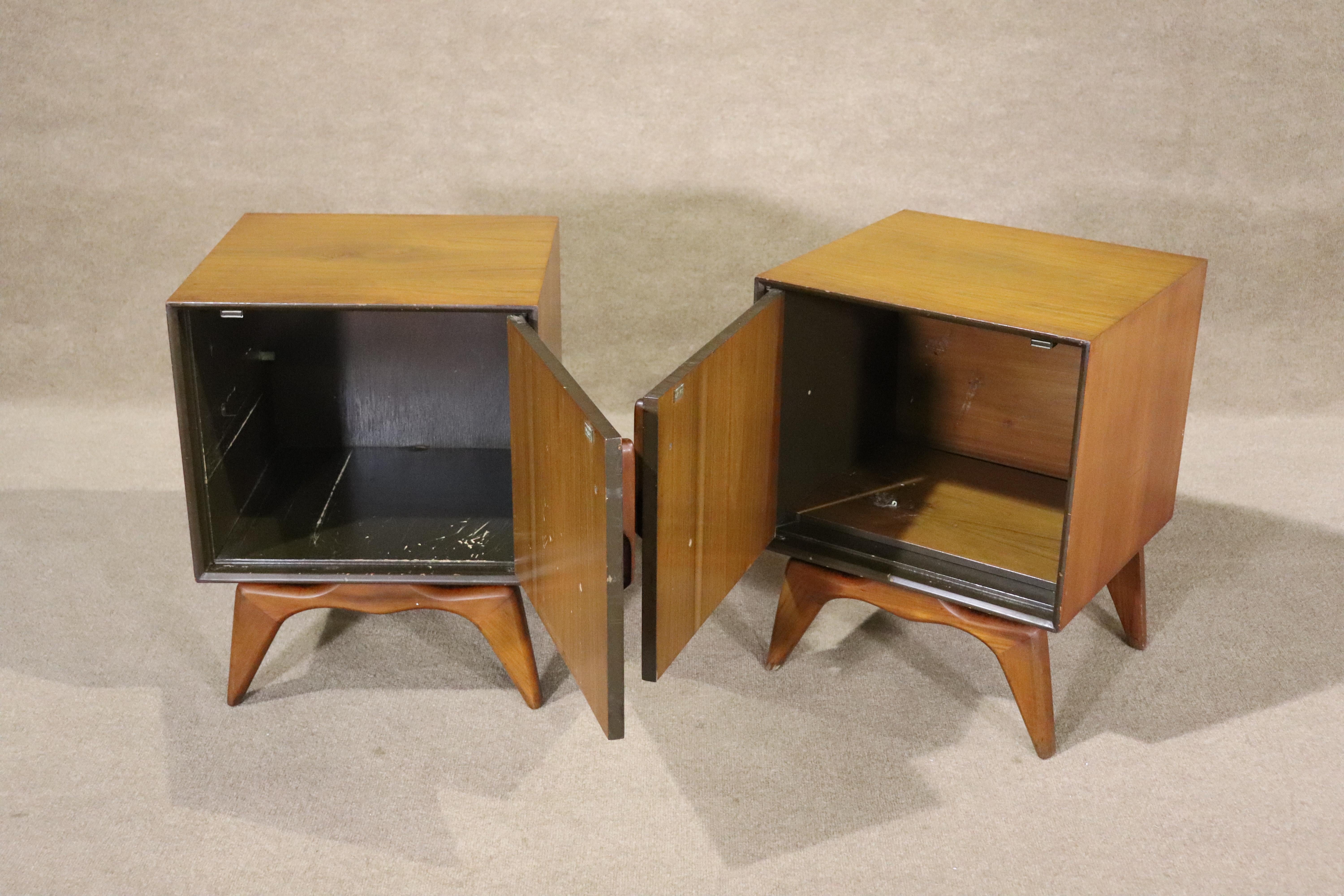 Mid-Century Modern Atomic Age Boomerang End Tables For Sale