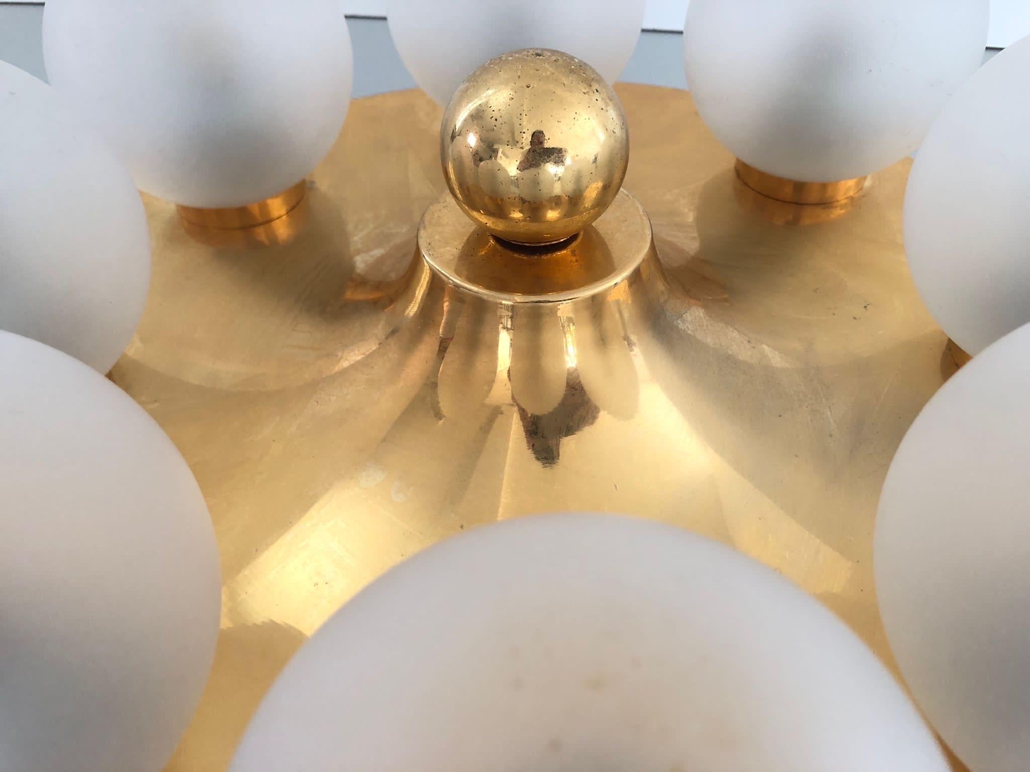 Allemand Lampe encastrée en métal doré et 8 boules de l'ère atomique de Kinkeldey, 1970, Allemagne en vente
