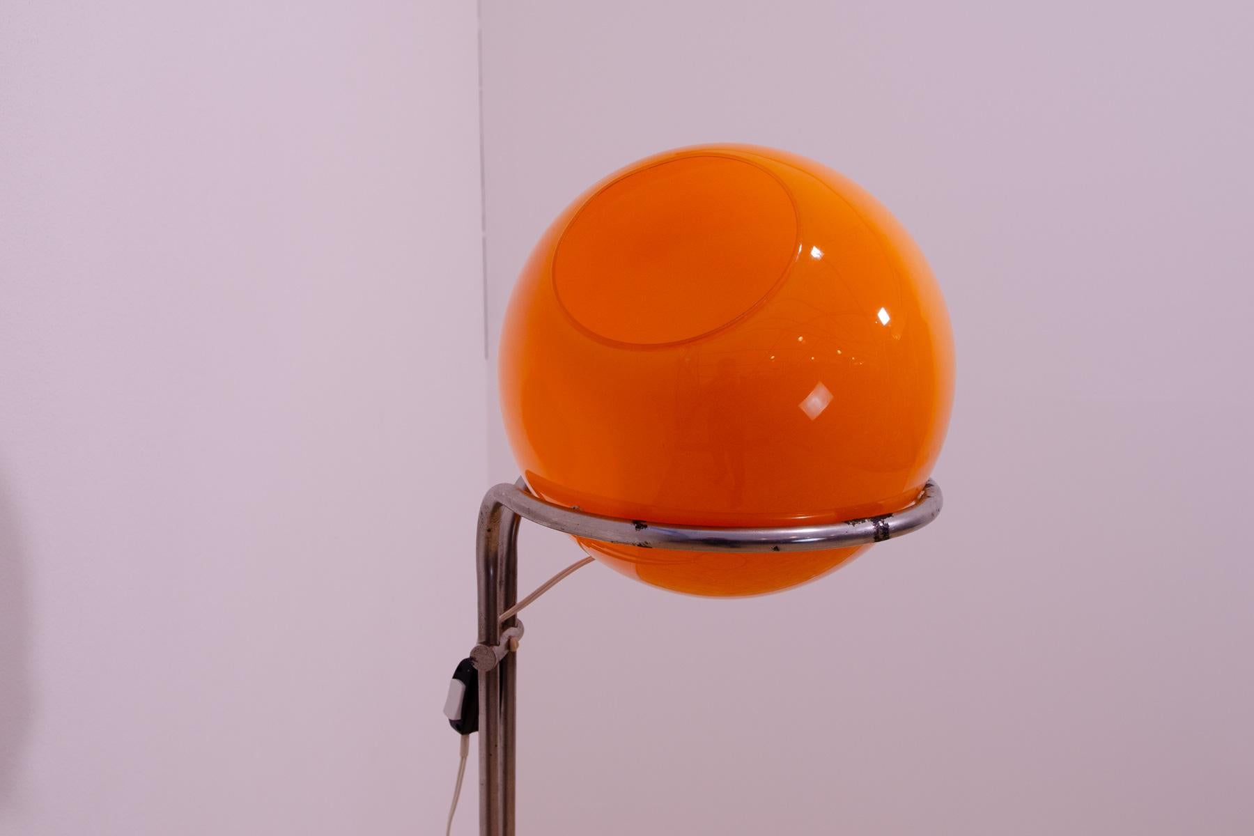 Orange Glas-Stehlampe aus Atomzeitalter von Tibor Hazi, Ungarn, 1973 im Angebot 3