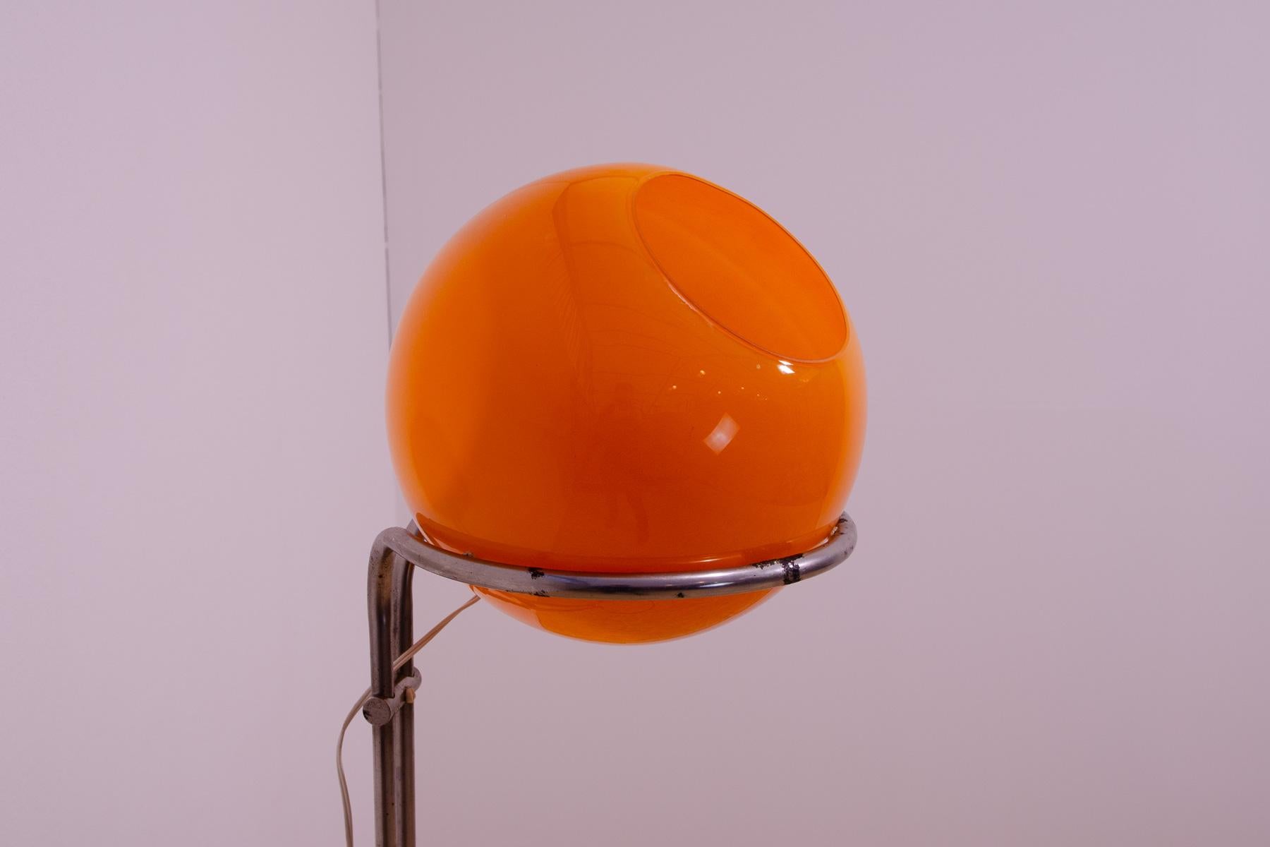 Lampadaire en verre orange de l'ère atomique de Tibor Hazi, Hongrie, 1973 en vente 1