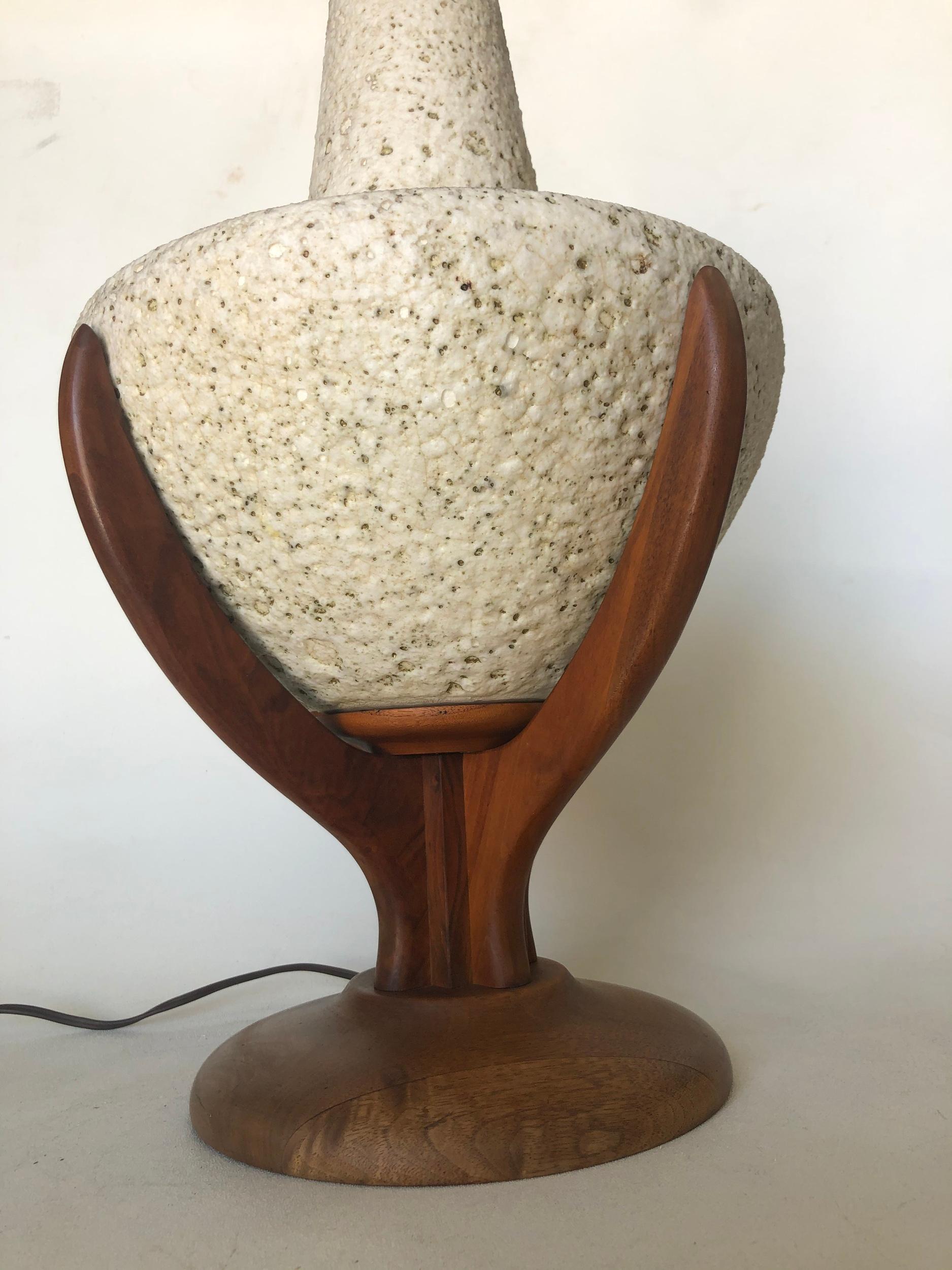 Atomic Age Pebble Stone and Teak Table Lamp In Excellent Condition For Sale In Van Nuys, CA