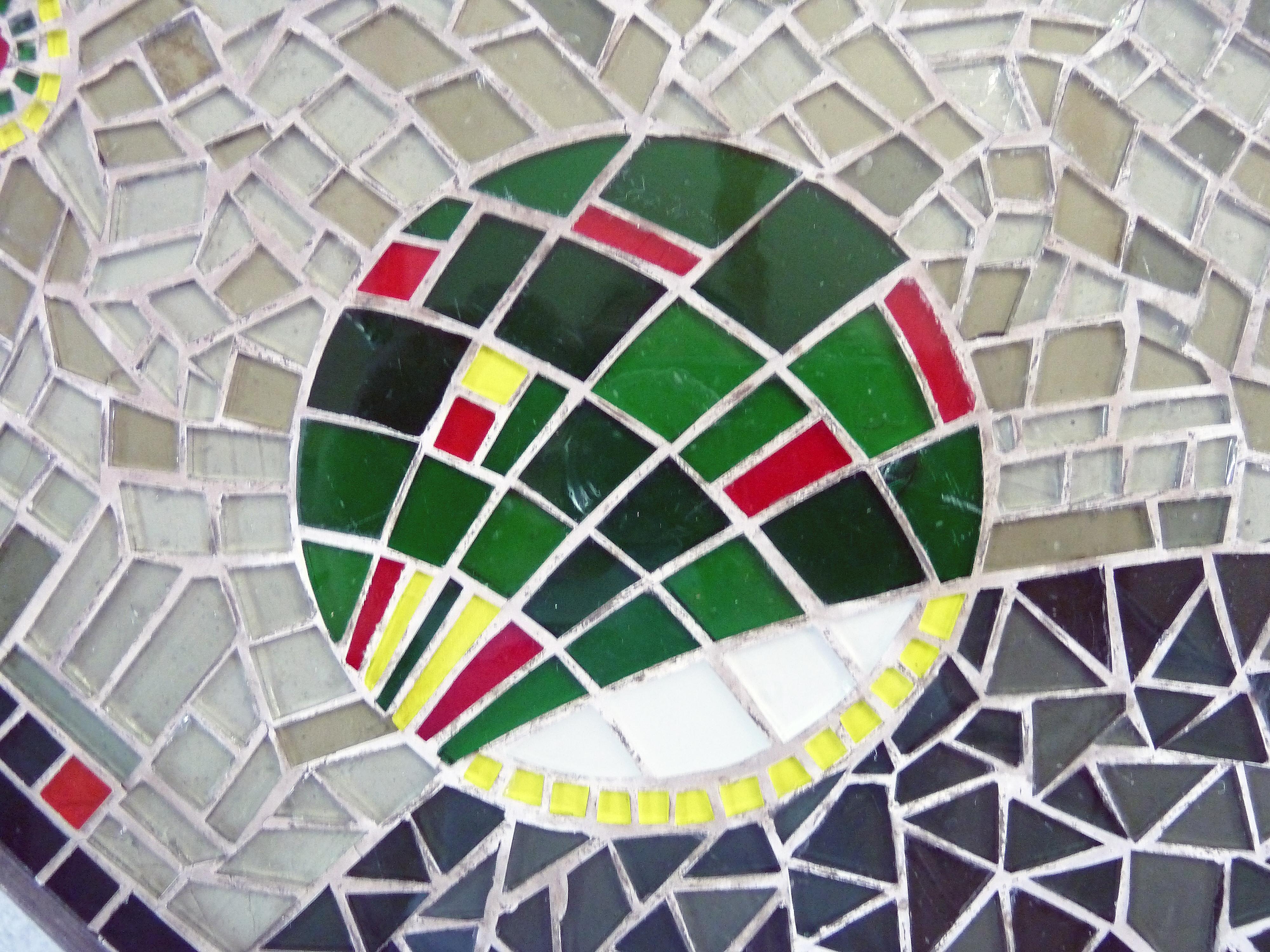 Sputnik Atomic Age Sputnik Freiform-Mosaiktisch aus Glas von Berthold  Muller- Oerlinghausen im Angebot 1