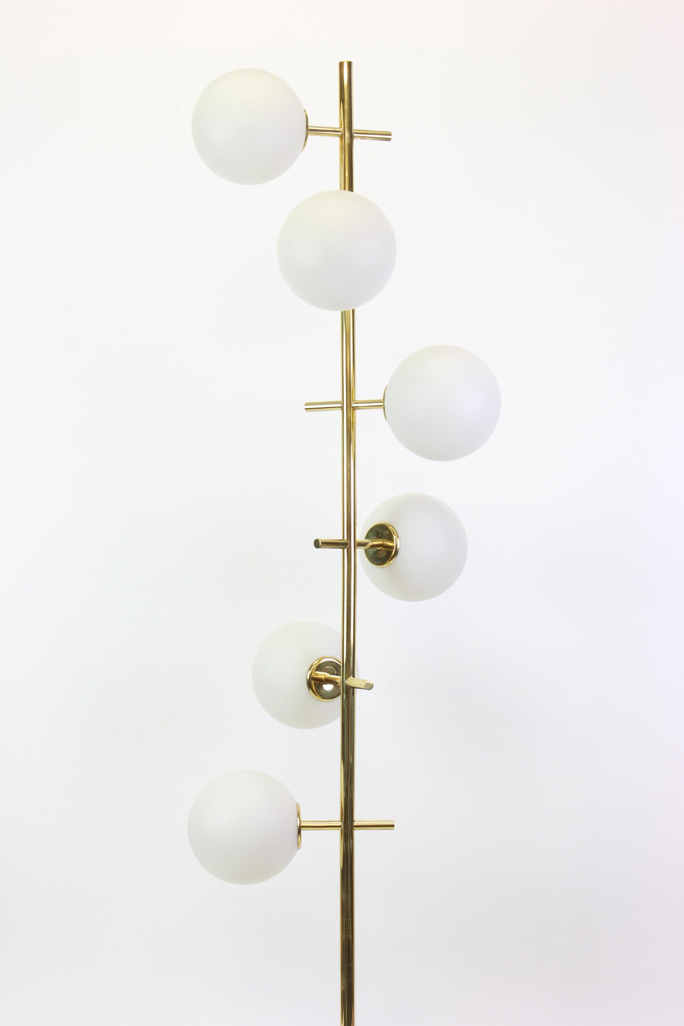 Atomic floor lamp with six-glass globes was designed by the Swiss artist and designer Max Bill for Temde Leuchten. The globes are handblown and fitted with a screwing device.

High quality and in very good condition with a tiny dent on the brass