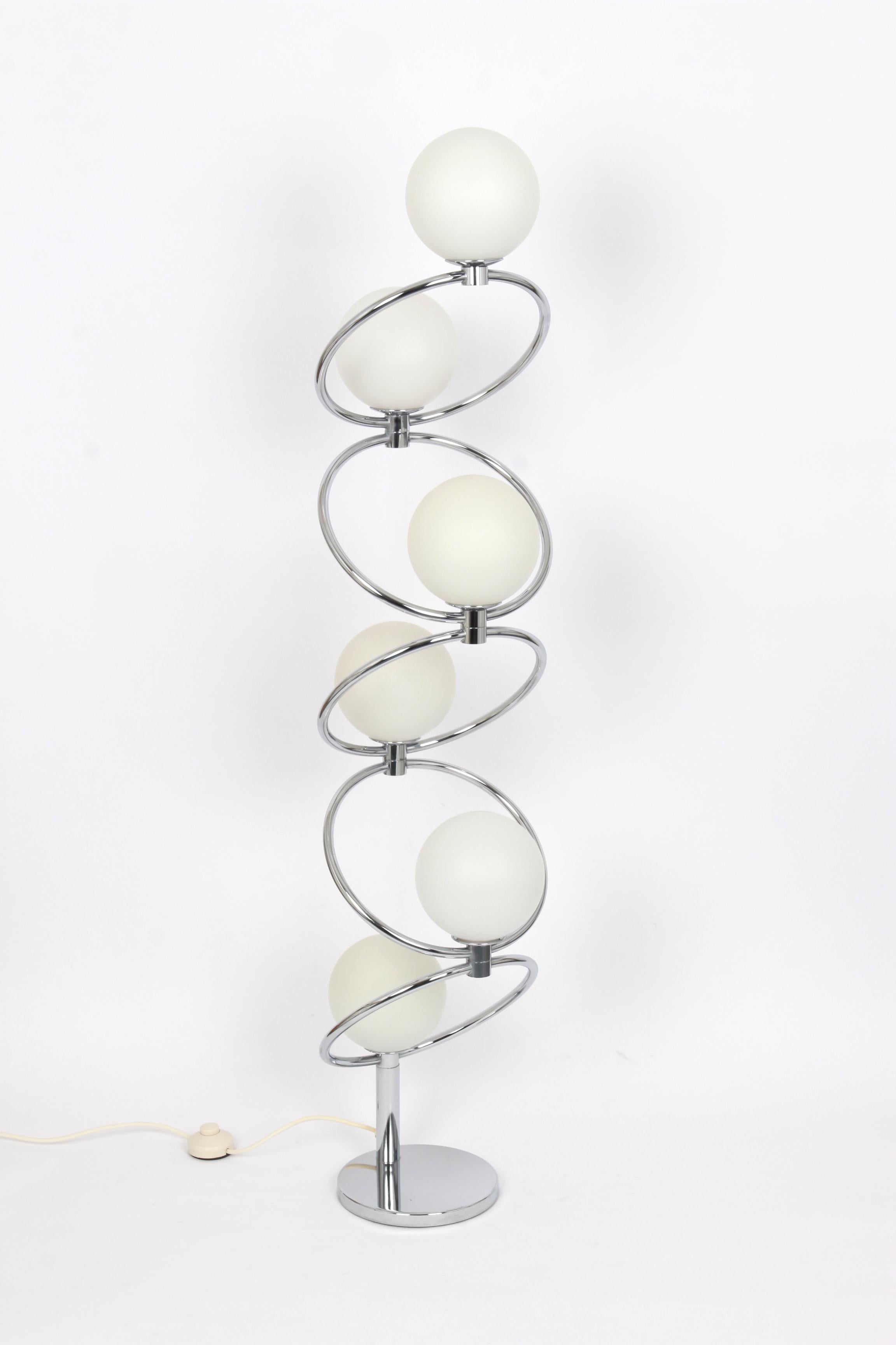Atomic floor lamp with six-glass globes was designed by the Swiss artist and designer E. R. Nele for Temde Leuchten. The globes are hand blown and fitted with a screwing device.

High quality and in very good condition with a tiny dent on the