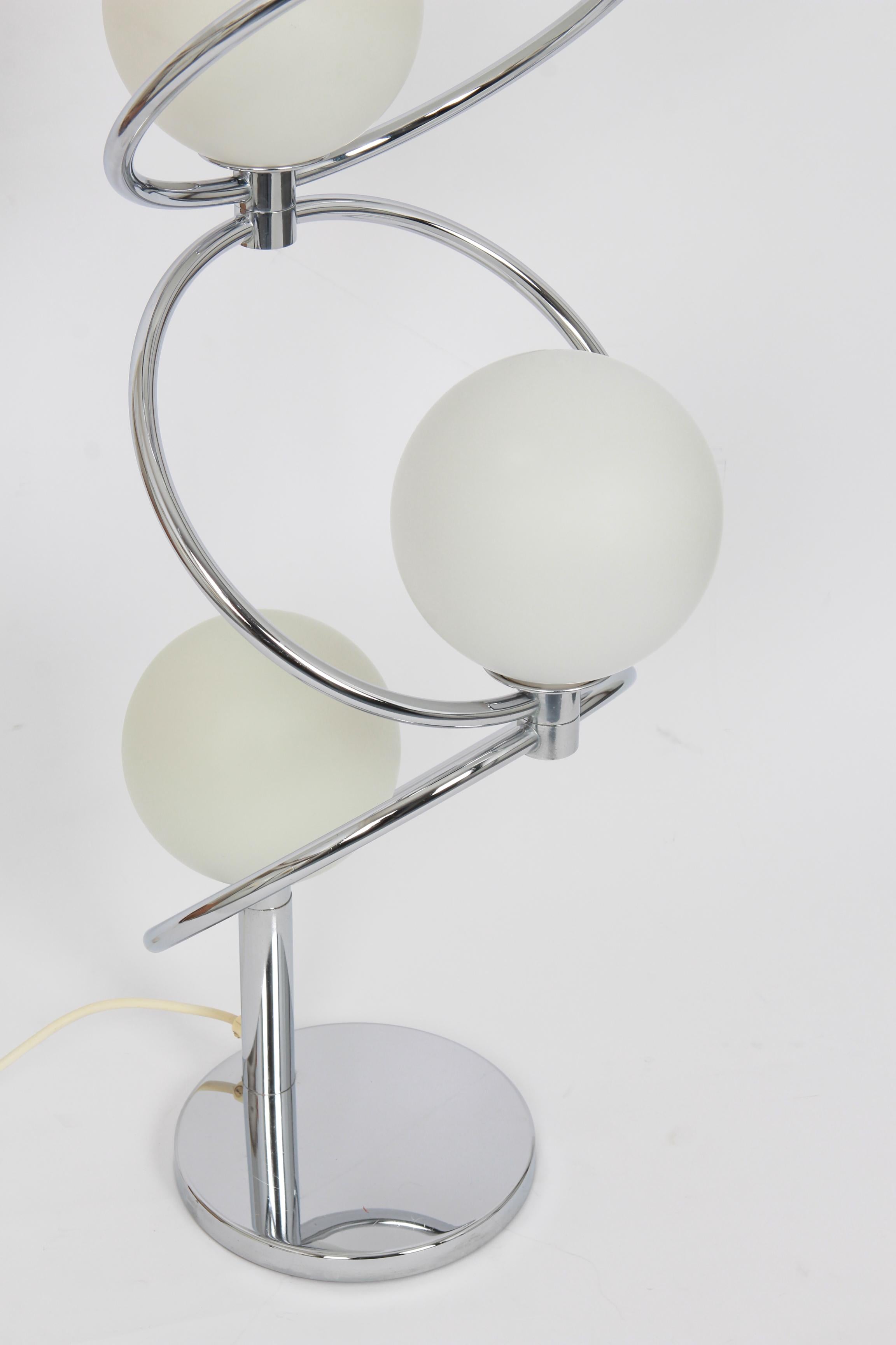 Atomic Chrome Floor Lamp by E. R. Nele for Temde, Switzerland, 1960s In Good Condition In Aachen, NRW