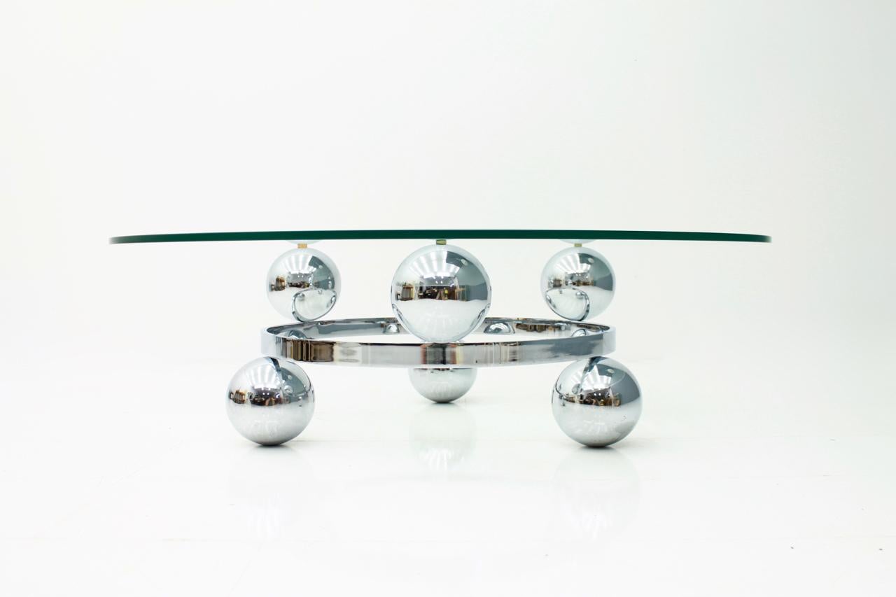 Chrome and Glass Space Age coffee table from the 1970s. Very good condition.