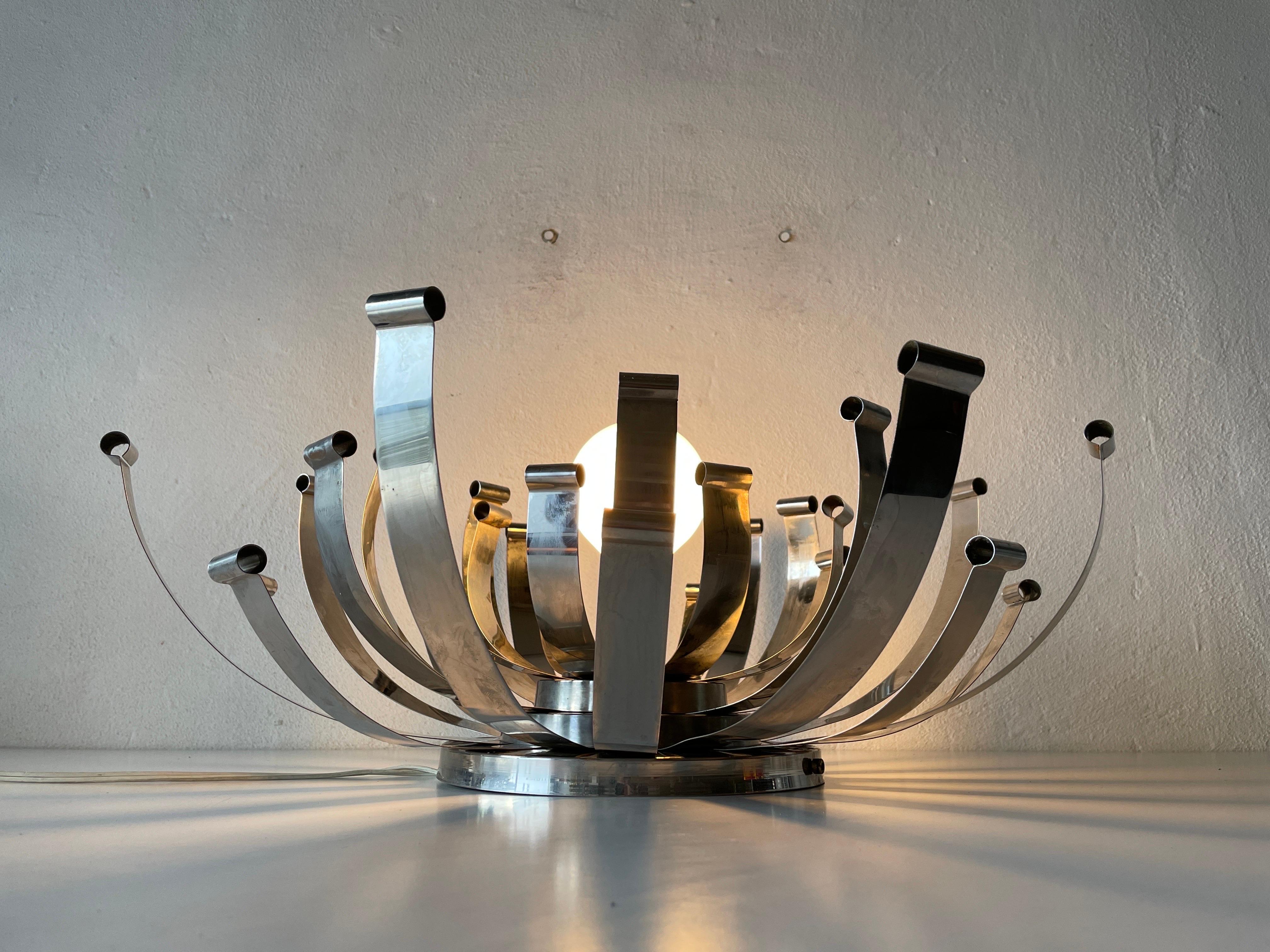 Grande lampe  montage encastre au design atomique de Reggiani, 1970, Italie 5