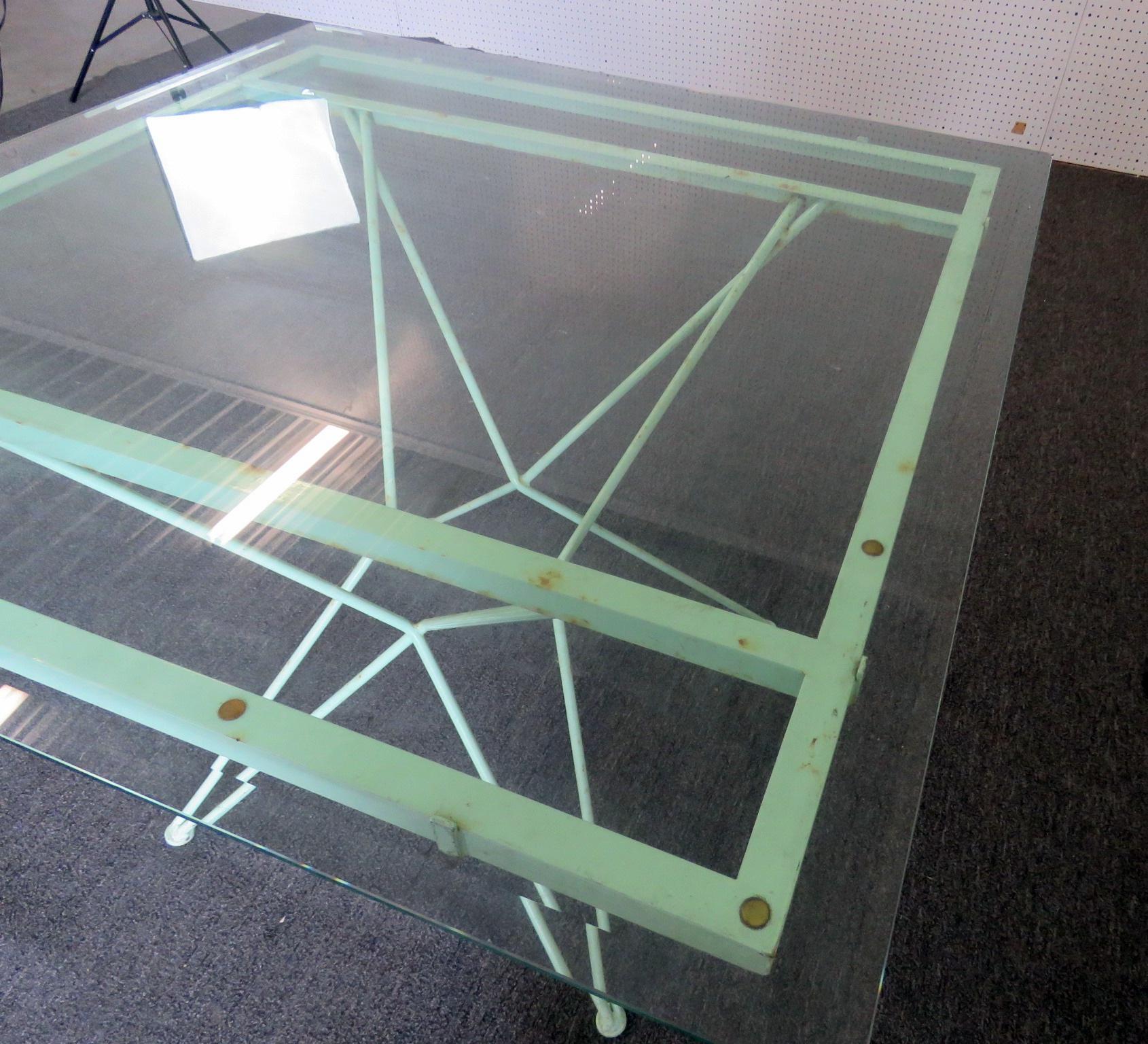 Italian Mid Century Modern Atomic Design Green Paint Patio Table In Good Condition In Swedesboro, NJ