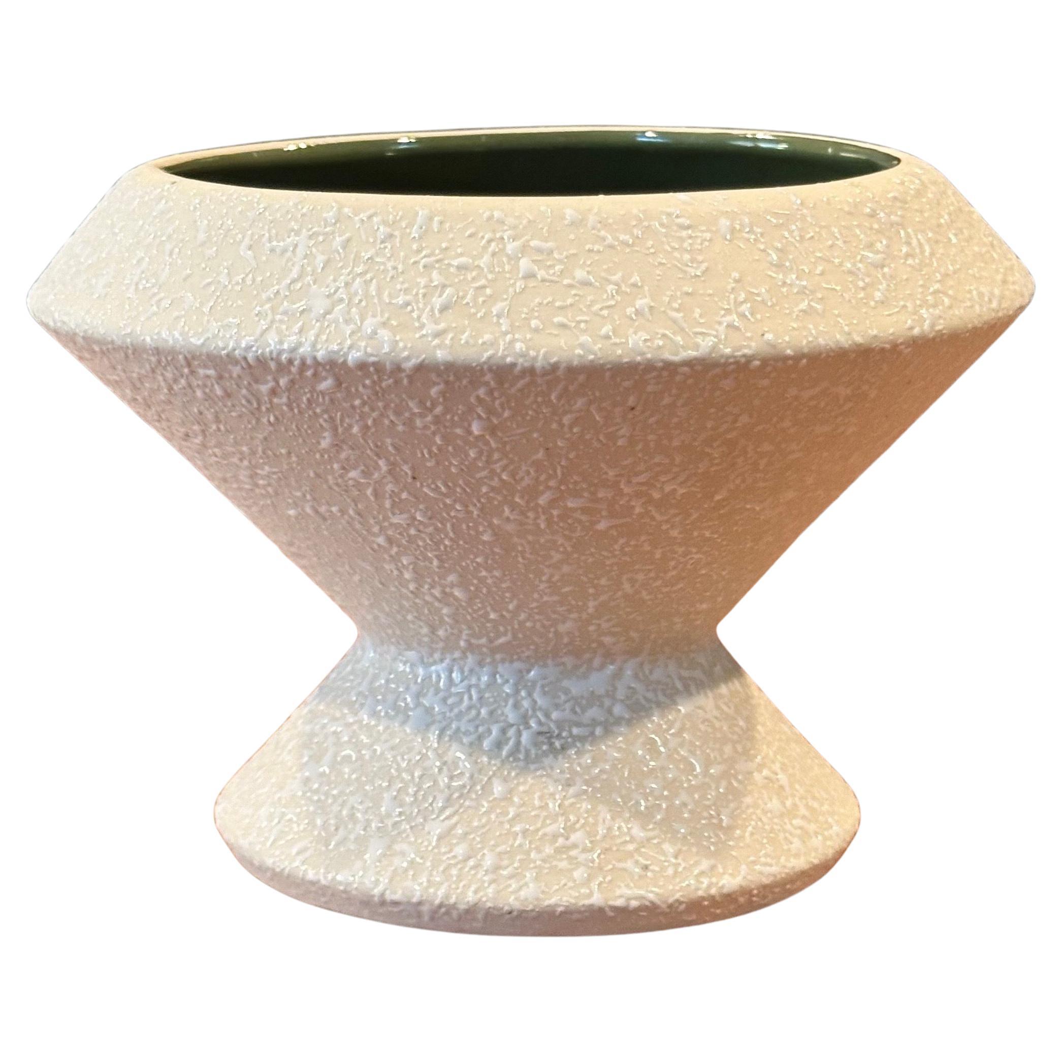 Atomic Era Splatter Finish Vase von USA Pottery (Moderne der Mitte des Jahrhunderts) im Angebot
