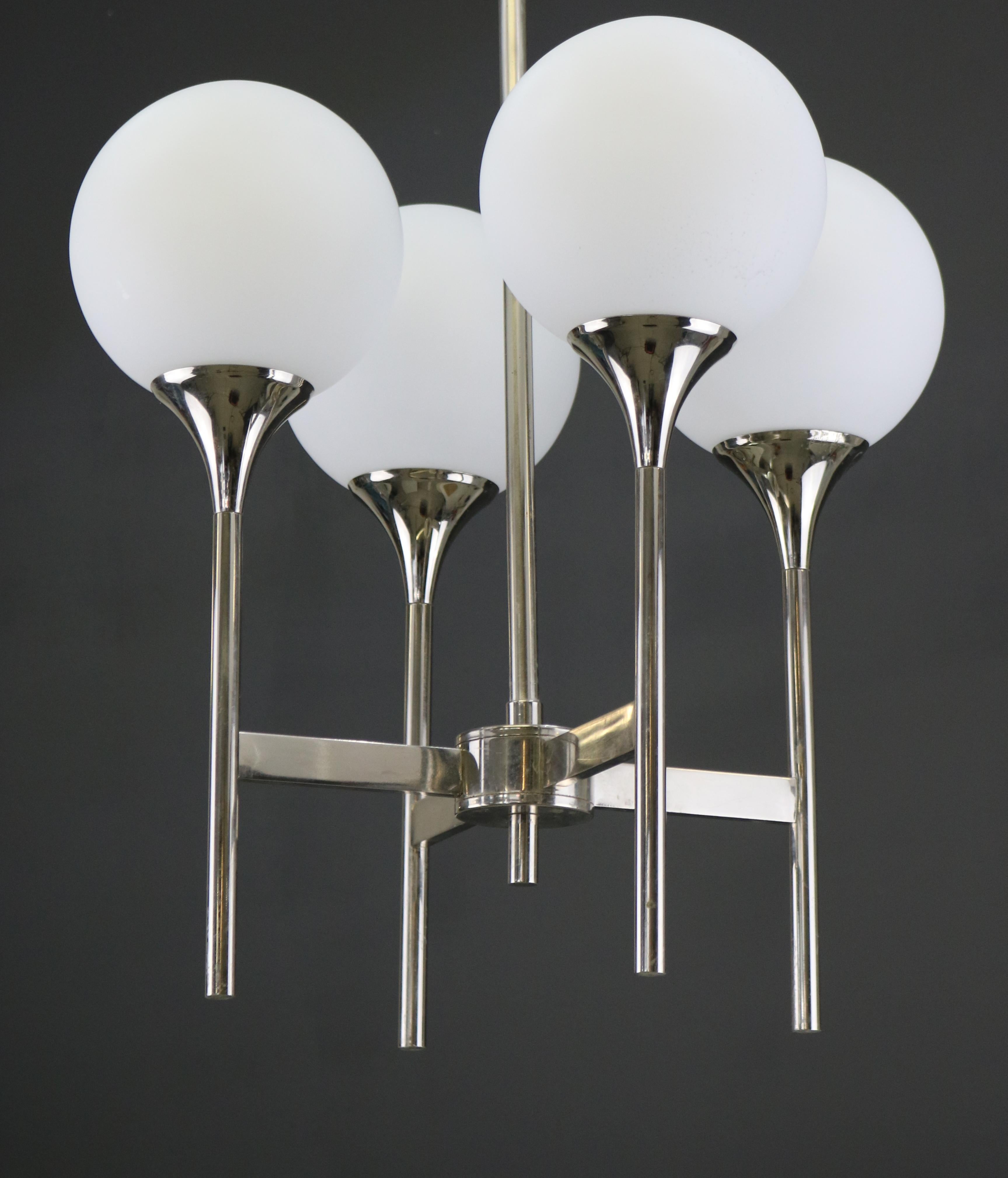 Atomic globes chandelier 4 opalin glass balls and chrome base Geatano Sciolari by Boulanger.