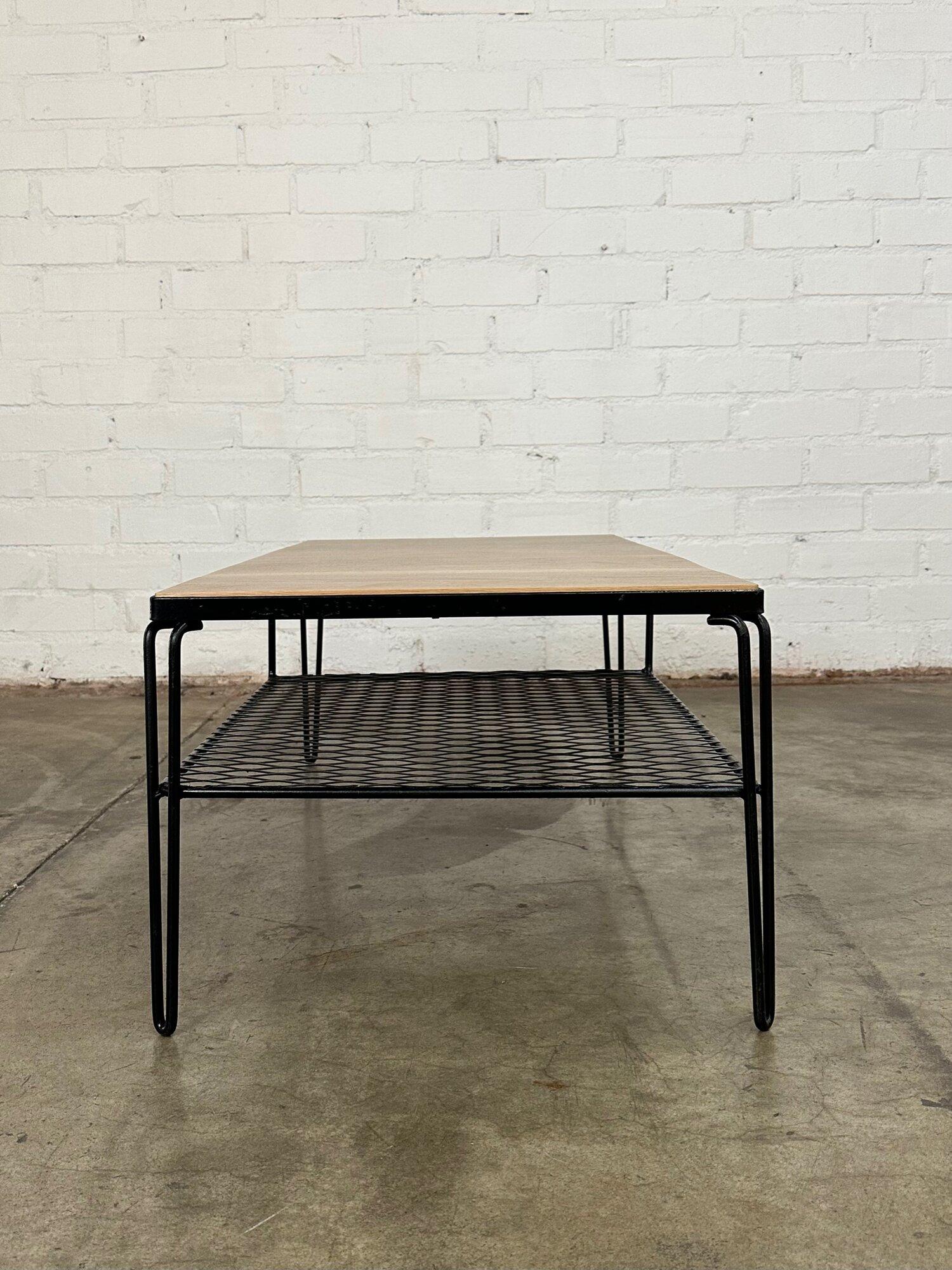Atomic iron and oak coffee table For Sale 4