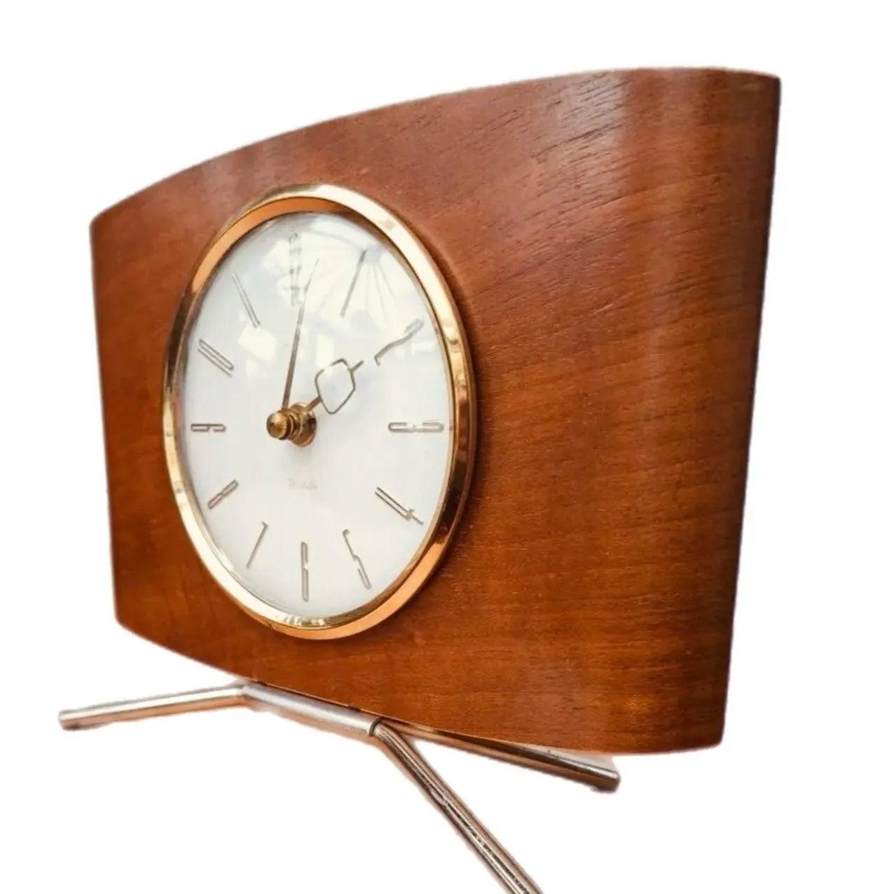 Vintage 1950s Mid Century Teak Dänisch Modern Europäisch Westclox Sockel Batteriebetriebene Schreibtisch Mantle Clock Schottland

Atemberaubende, sehr seltene, Vintage 50s, Sockel, handgeformtes gebogenes Holz, Teak, Westclox of Scotland,