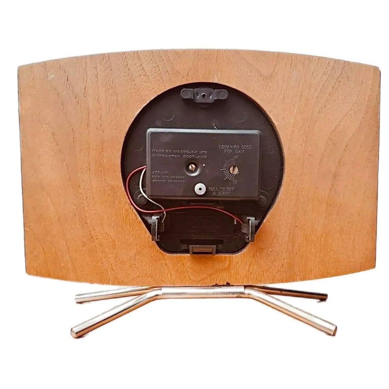 Atomic Mid Century Teak Dänische Moderne Europäische Westclox Sockeluhr im Zustand „Gut“ im Angebot in St.Petersburg, FL