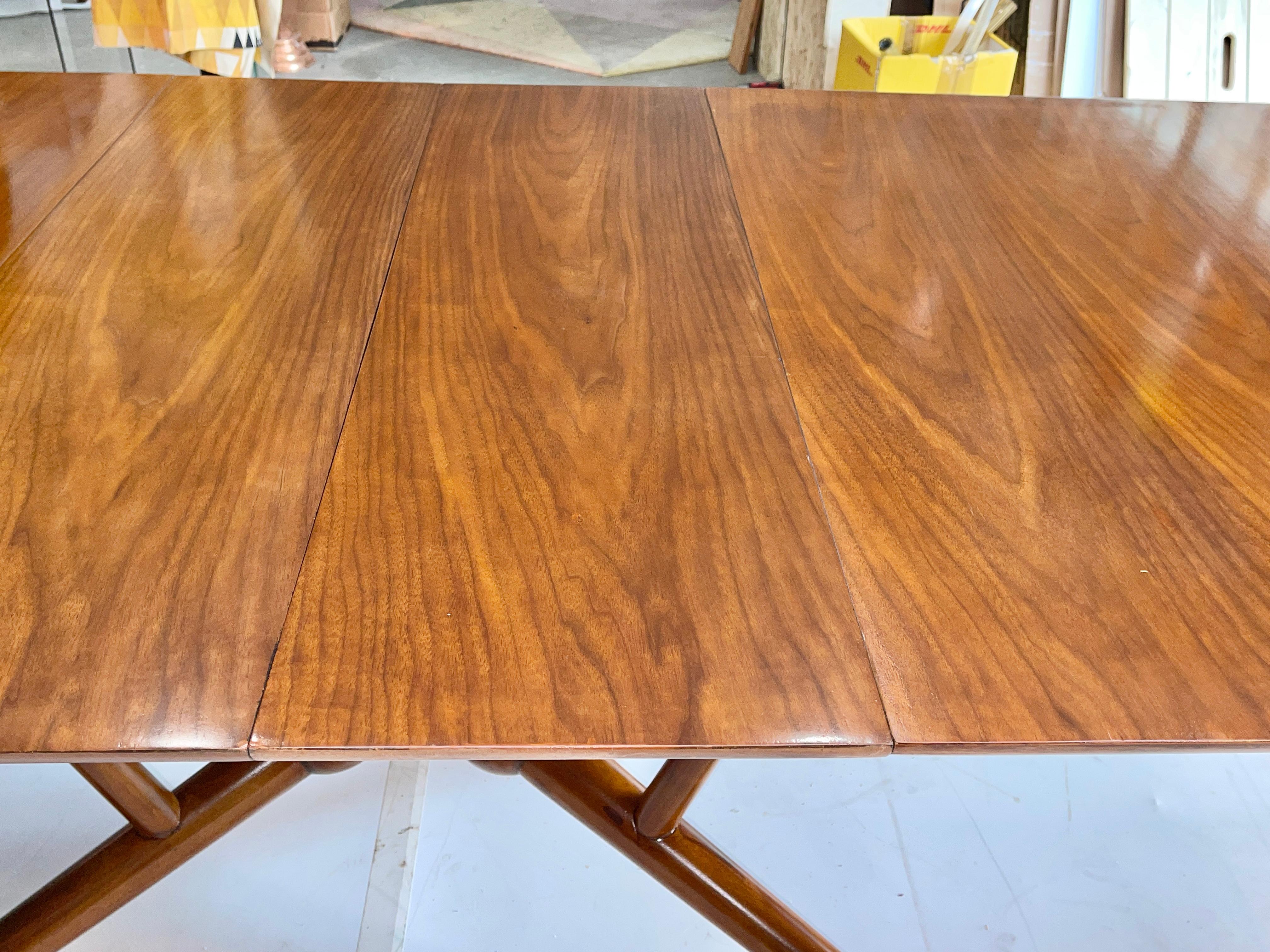 Atomic Molecule Base Dining Table In Good Condition For Sale In Hanover, MA