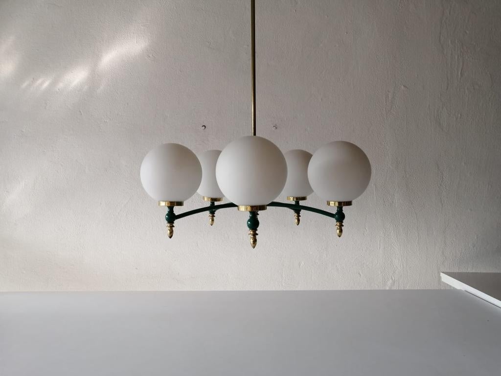 Atomic opal glass balls & green metal 5 armed chandelier, 1970s Germany

The lamp is in very good vintage condition. 

This lamp works with 5x E14 light bulbs.
Wired and suitable to use with 220V and 110V for all