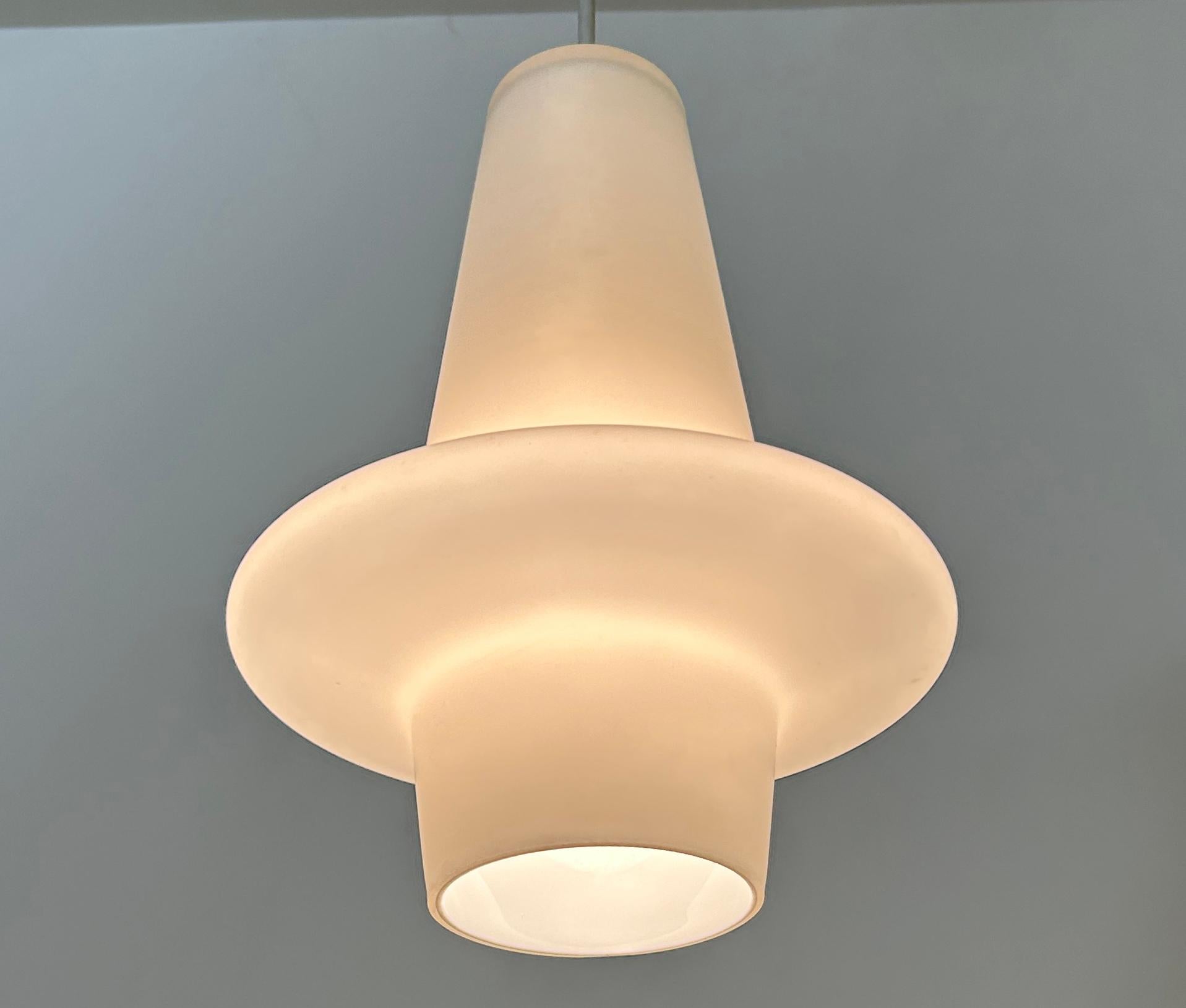 Lampada a sospensione Atomic in vetro incamiciato in vendita 3
