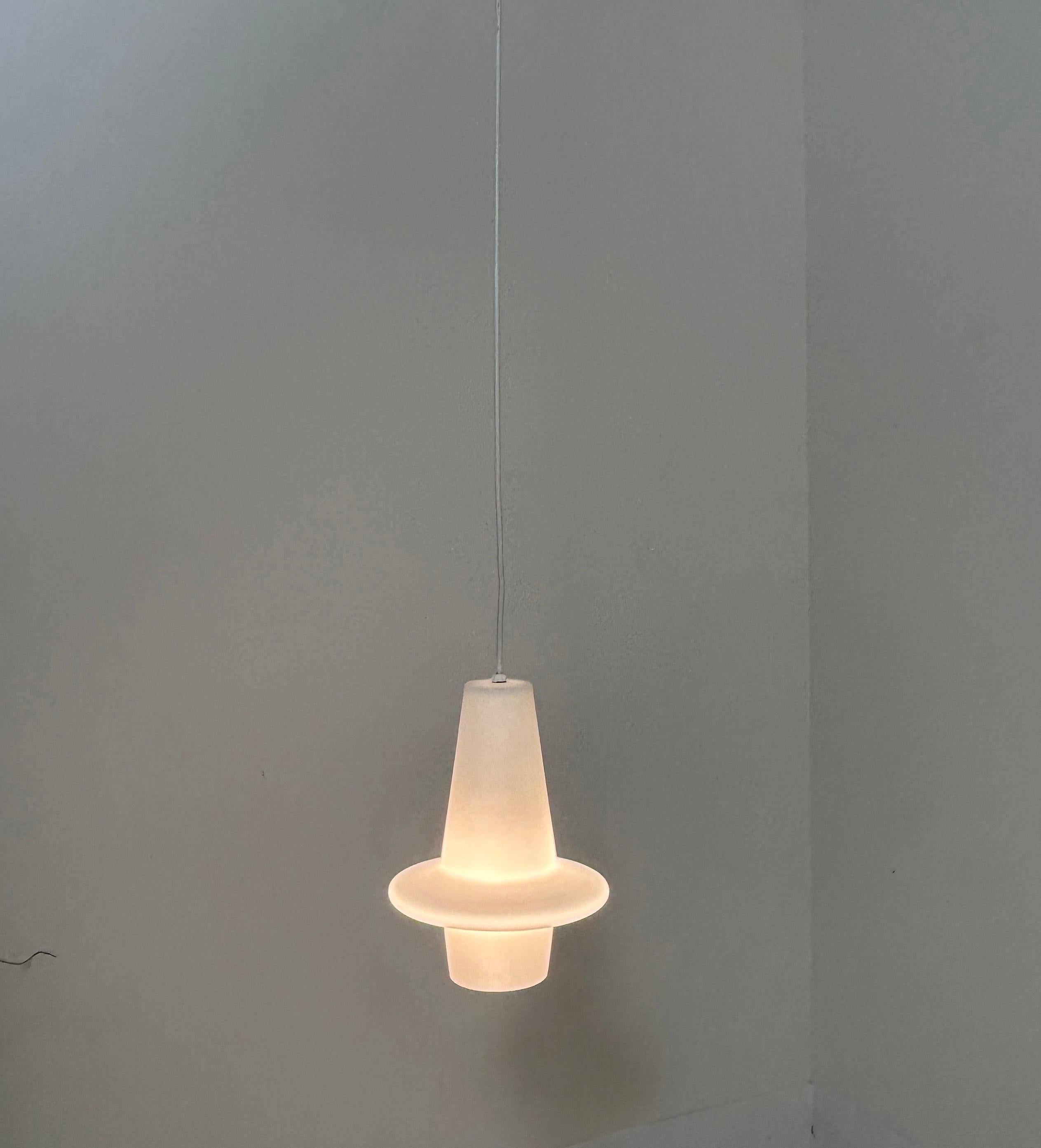 Lampada a sospensione Atomic in vetro incamiciato in vendita 1