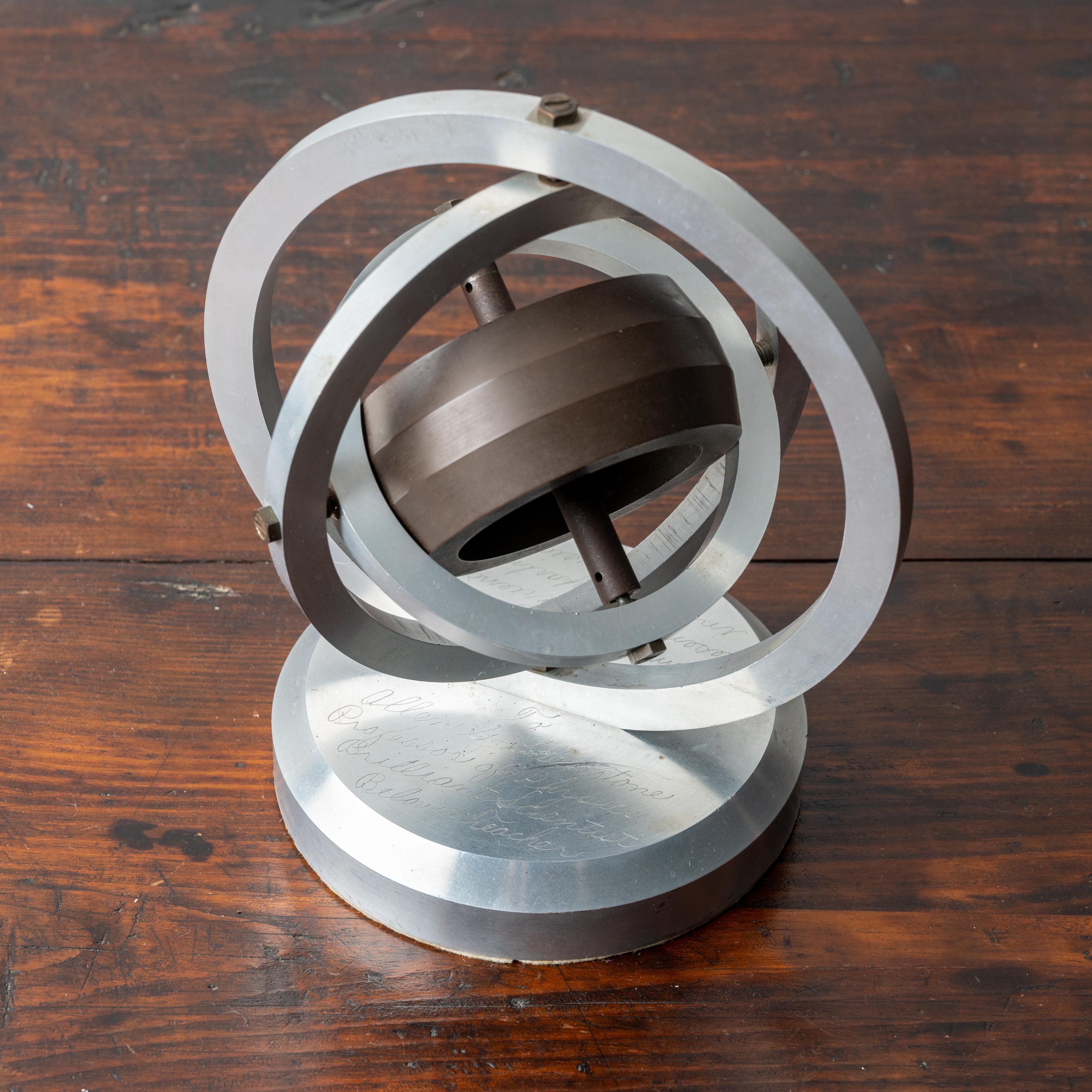 Physiciste atomique A.G. Gyroscope Shenstone Princeton Bon état - En vente à Savannah, GA