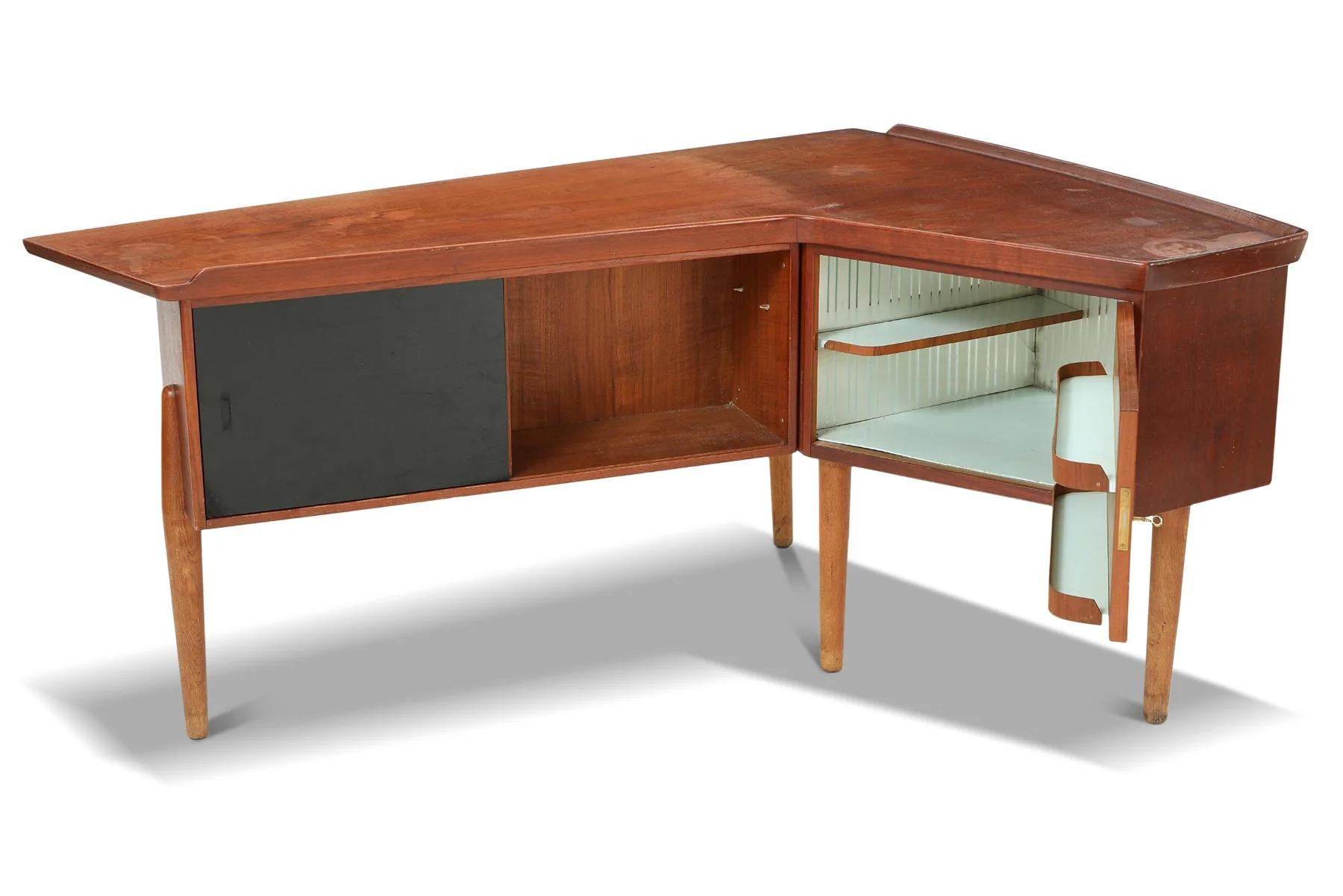 Danish Atomic reverse boomerang executive desk with bar For Sale