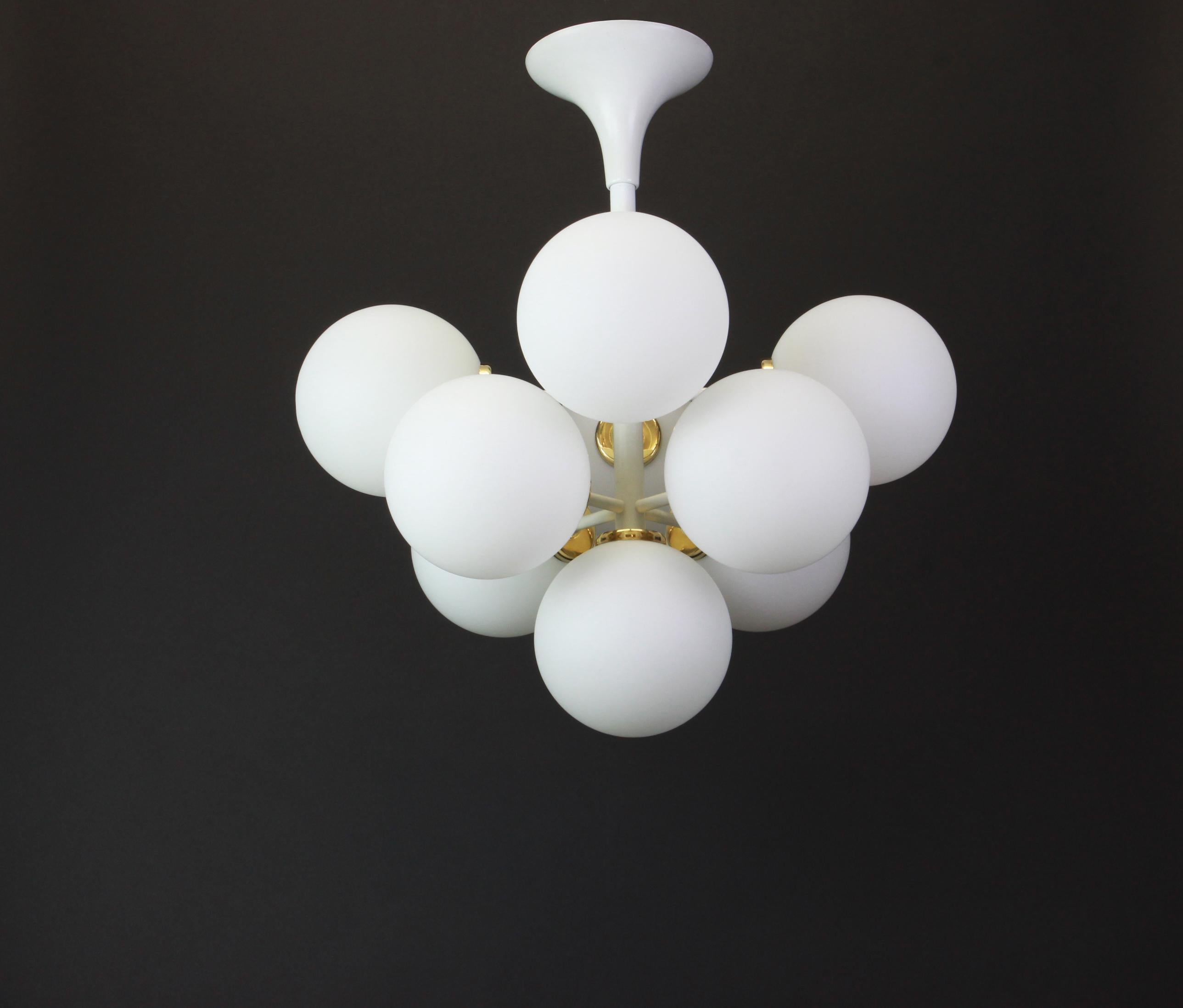 Atomic chandelier with nine-glass globes was designed by the Swiss artist and designer E.R. Nele for Temde Leuchten. The globes are hand blown and fitted with a screwing device.

High quality and in very good condition. Cleaned, well-wired and ready