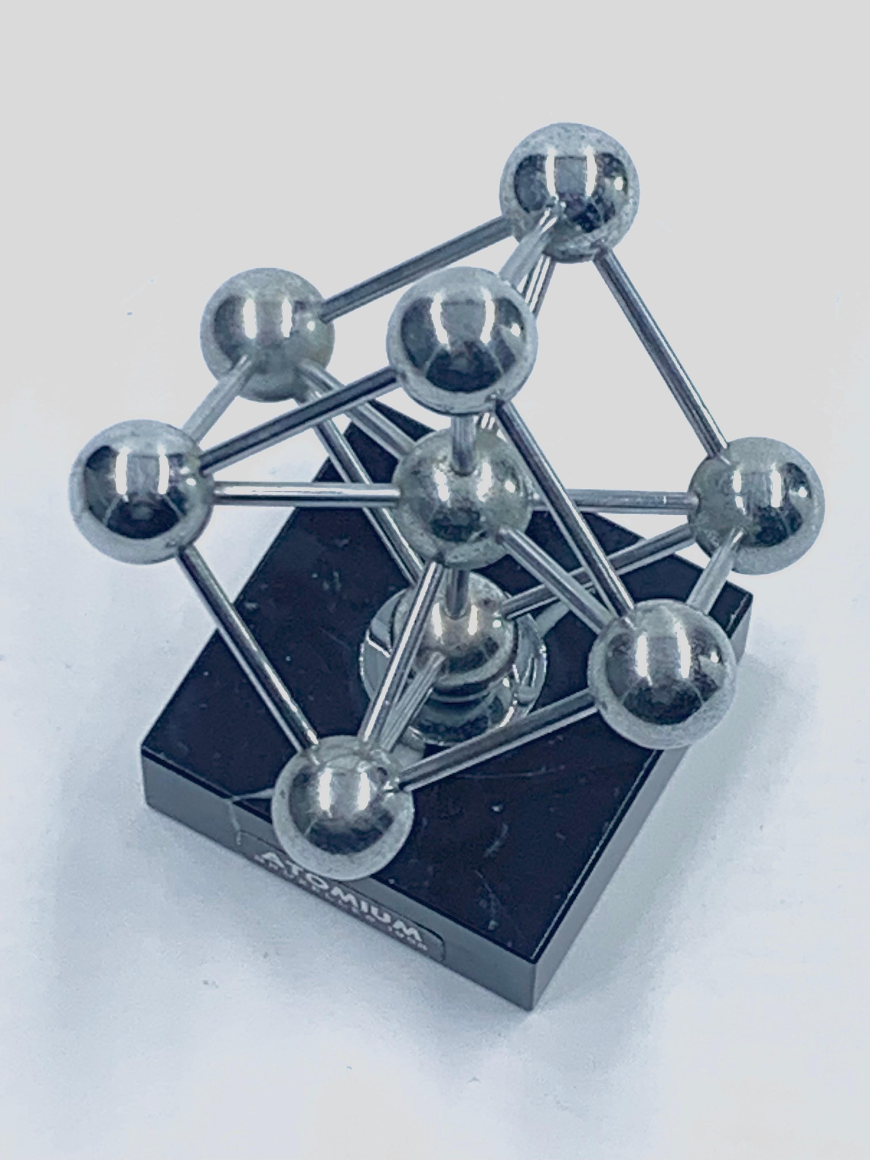 Schreibtischpapiergewicht aus Atomium, Belgien, ca. 1958 (Belgisch) im Angebot