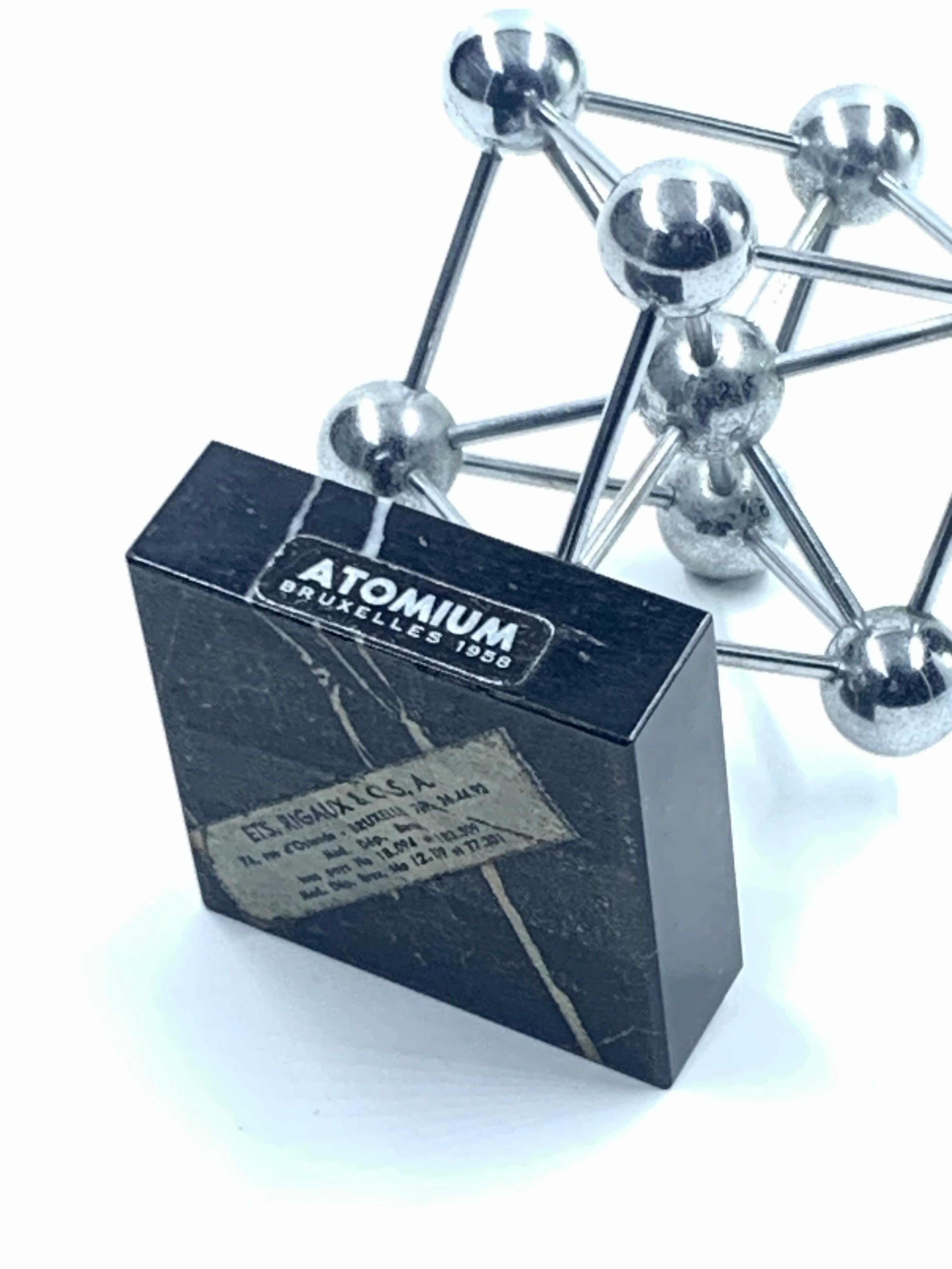Schreibtischpapiergewicht aus Atomium, Belgien, ca. 1958 (Handgefertigt) im Angebot