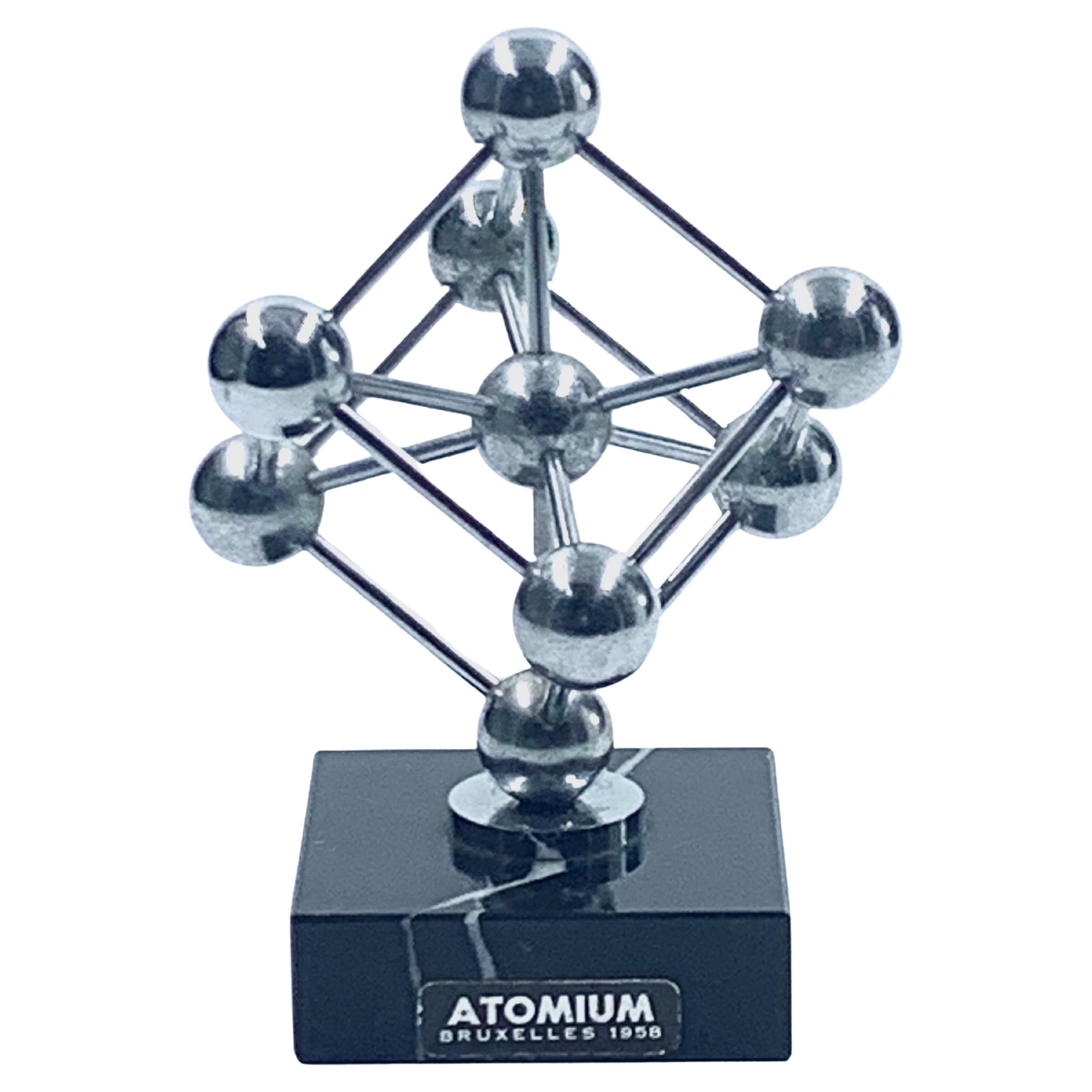 Schreibtischpapiergewicht aus Atomium, Belgien, ca. 1958 im Angebot
