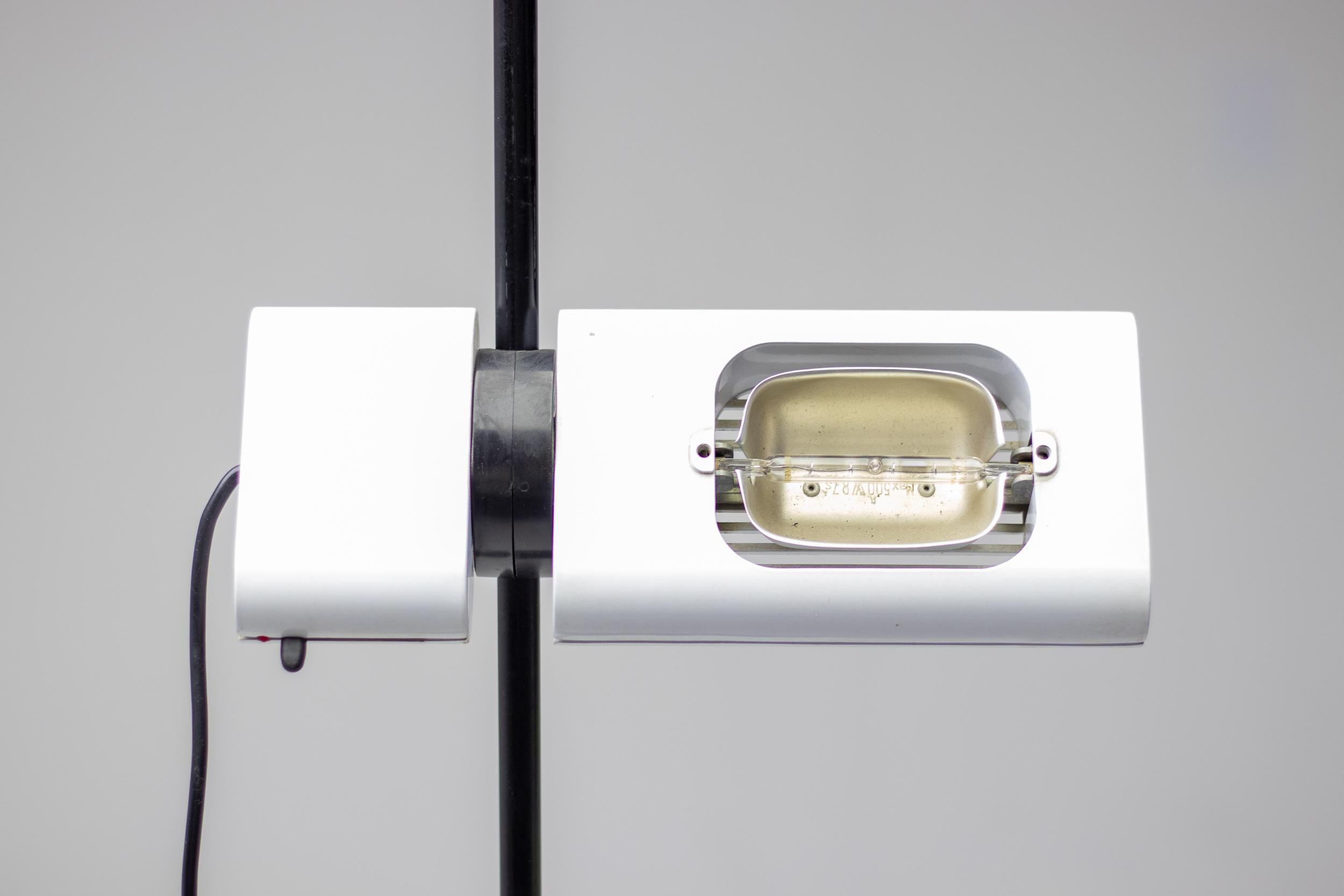 Stehlampe Aton von Ernesto Gismondi für Artemide im Zustand „Gut“ im Angebot in Dronten, NL