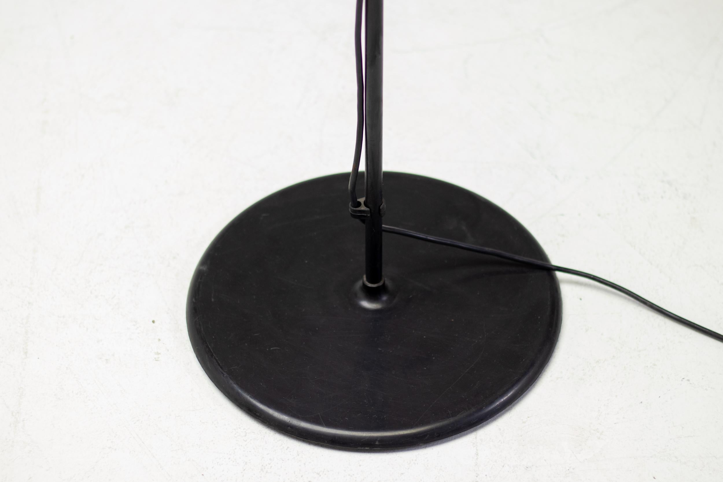 Acciaio Lampada da terra Aton di Ernesto Gismondi per Artemide - Design iconico italiano degli anni '80 in vendita