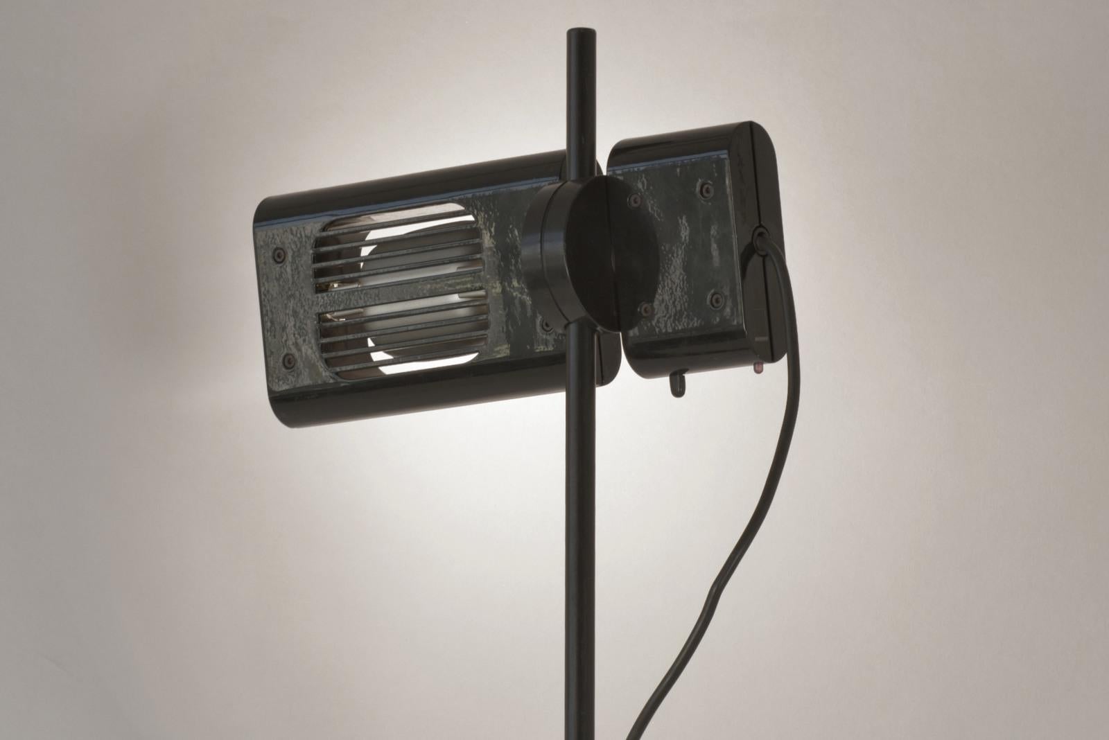 Aton Terra-Stehlampe von Ernesto Gismondi für Artemide, Italien - 1980 (Metall) im Angebot