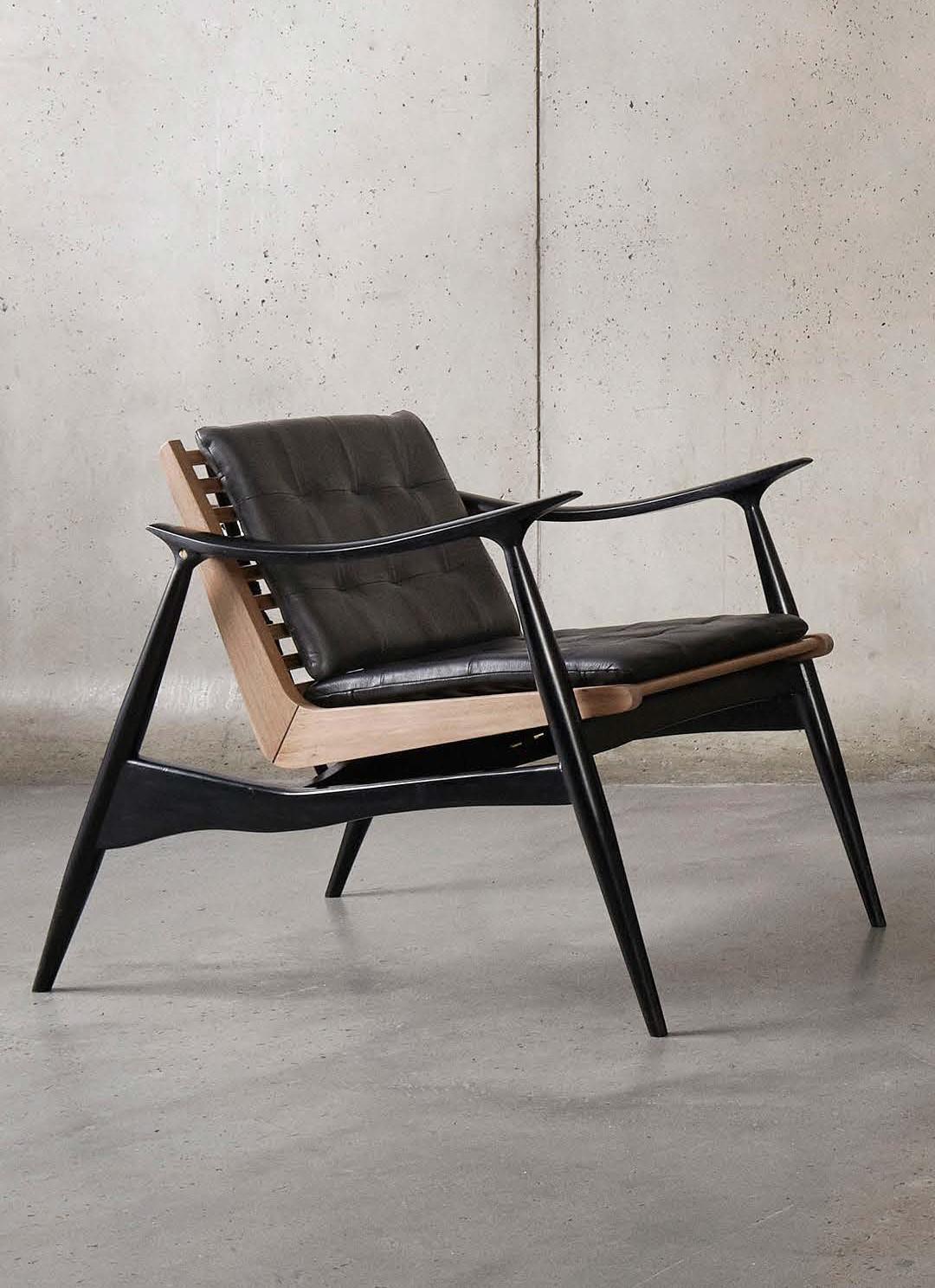 Atra lounge chair by Atra Design
Dimensions: D 92 x W 66 x H 73 cm
Materials: leather, mahogany, walnut
Available in other colors.

Atra Design
We are Atra, a furniture brand produced by Atra form a mexico city–based high end production