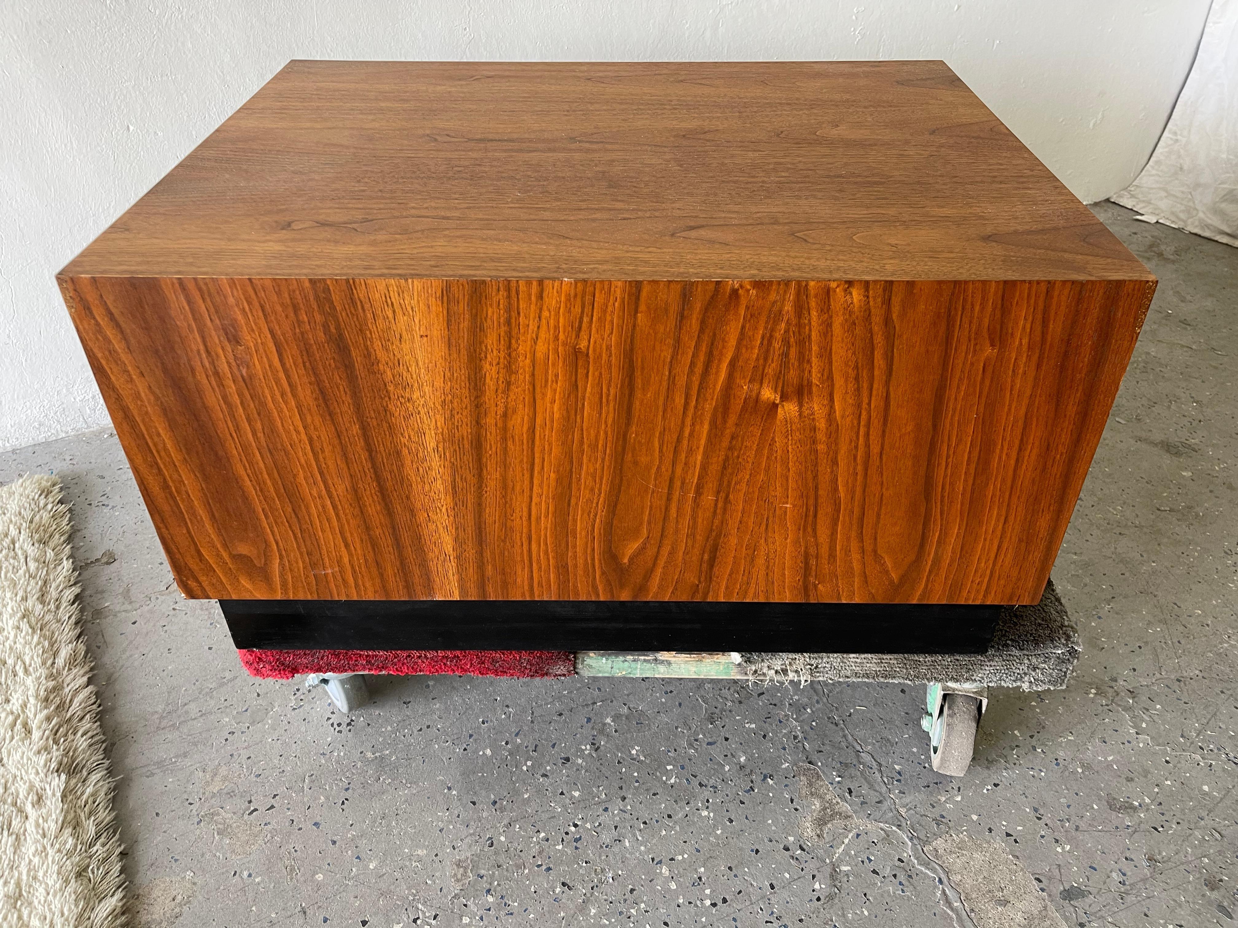 Atrib Adrian Pearsall Mid Century Walnut Side Cubed/ Rectangular Tables Cabinets For Sale 11