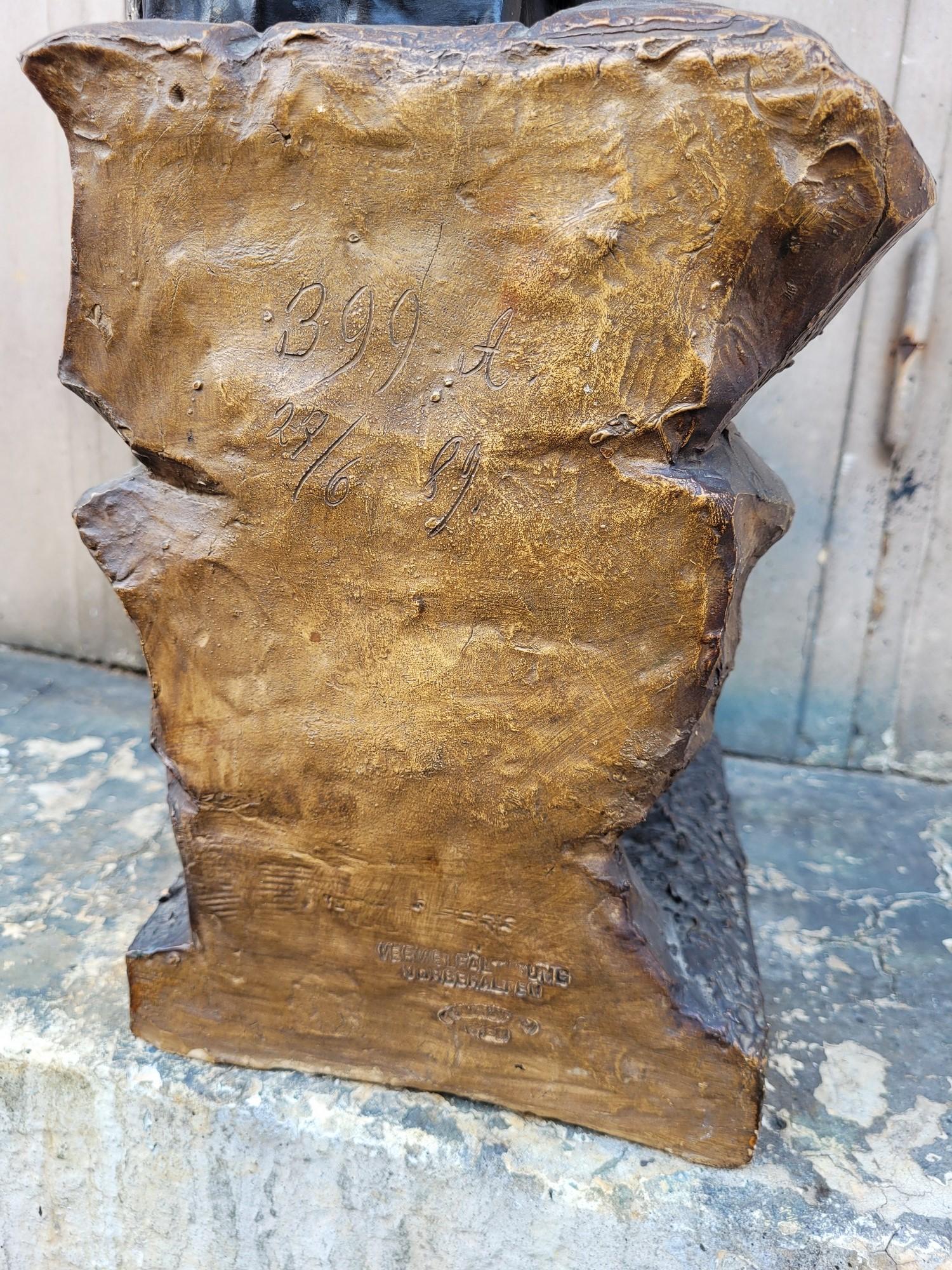 Japonisme Att à Goldscheider, Sculpture japonaise en terre cuite peinte, XIXe siècle en vente
