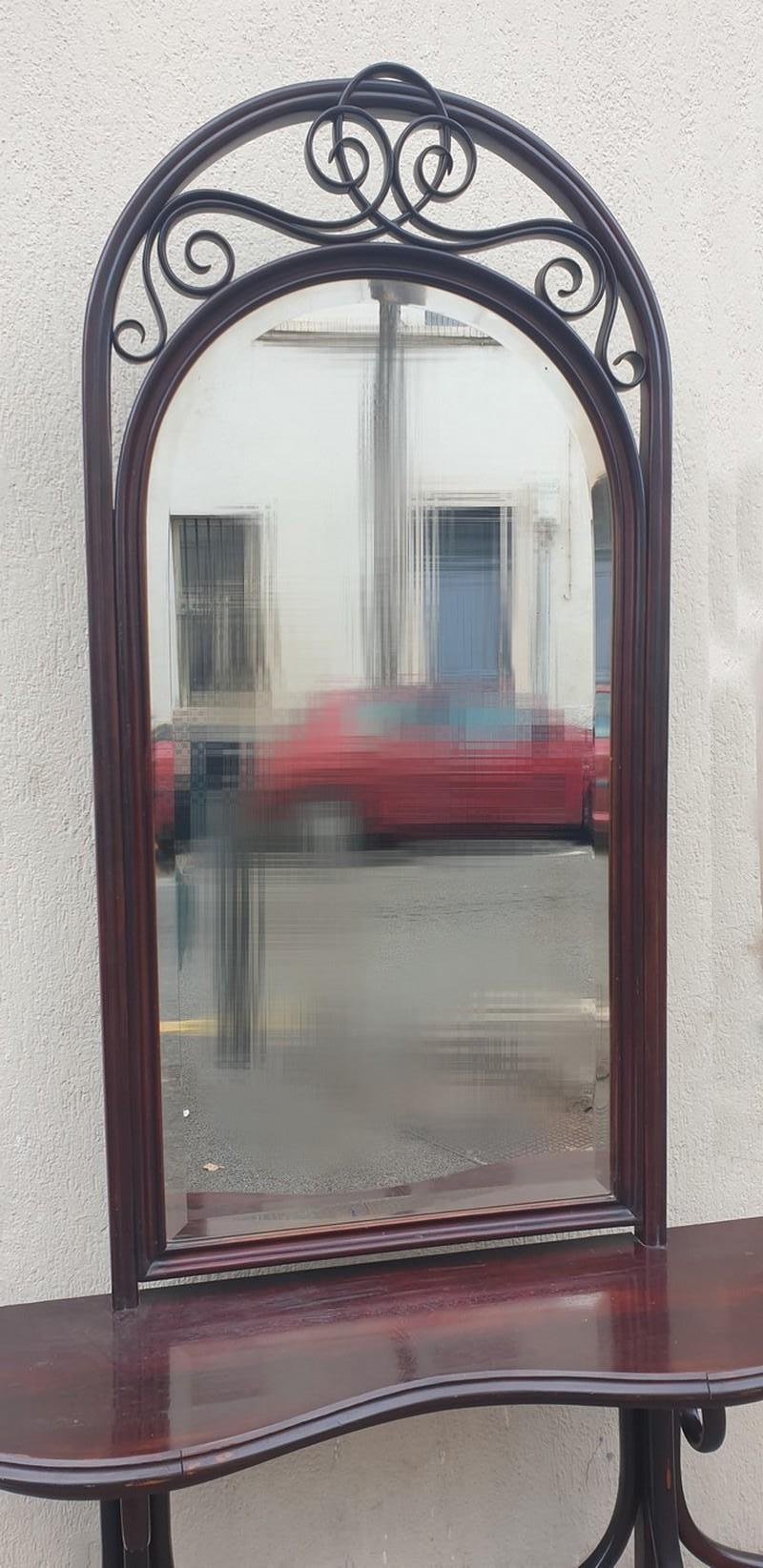 Bois Att. In Thonet, console avec grand miroir, fin 19e début 20e siècle en vente