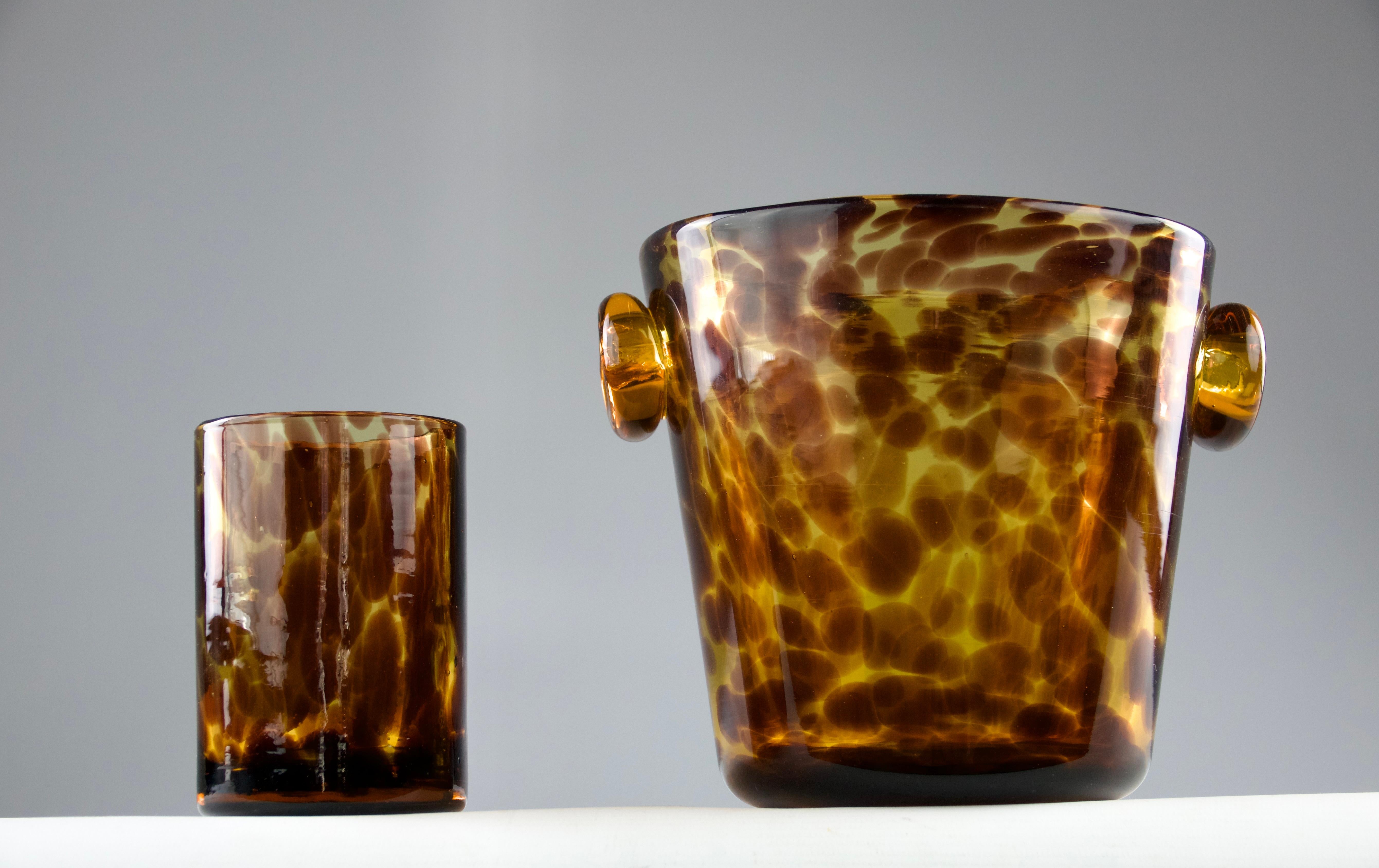 Verre Att. à Empoli pour Dior, seau à glace et verres en écaille de tortue, années 1960 en vente