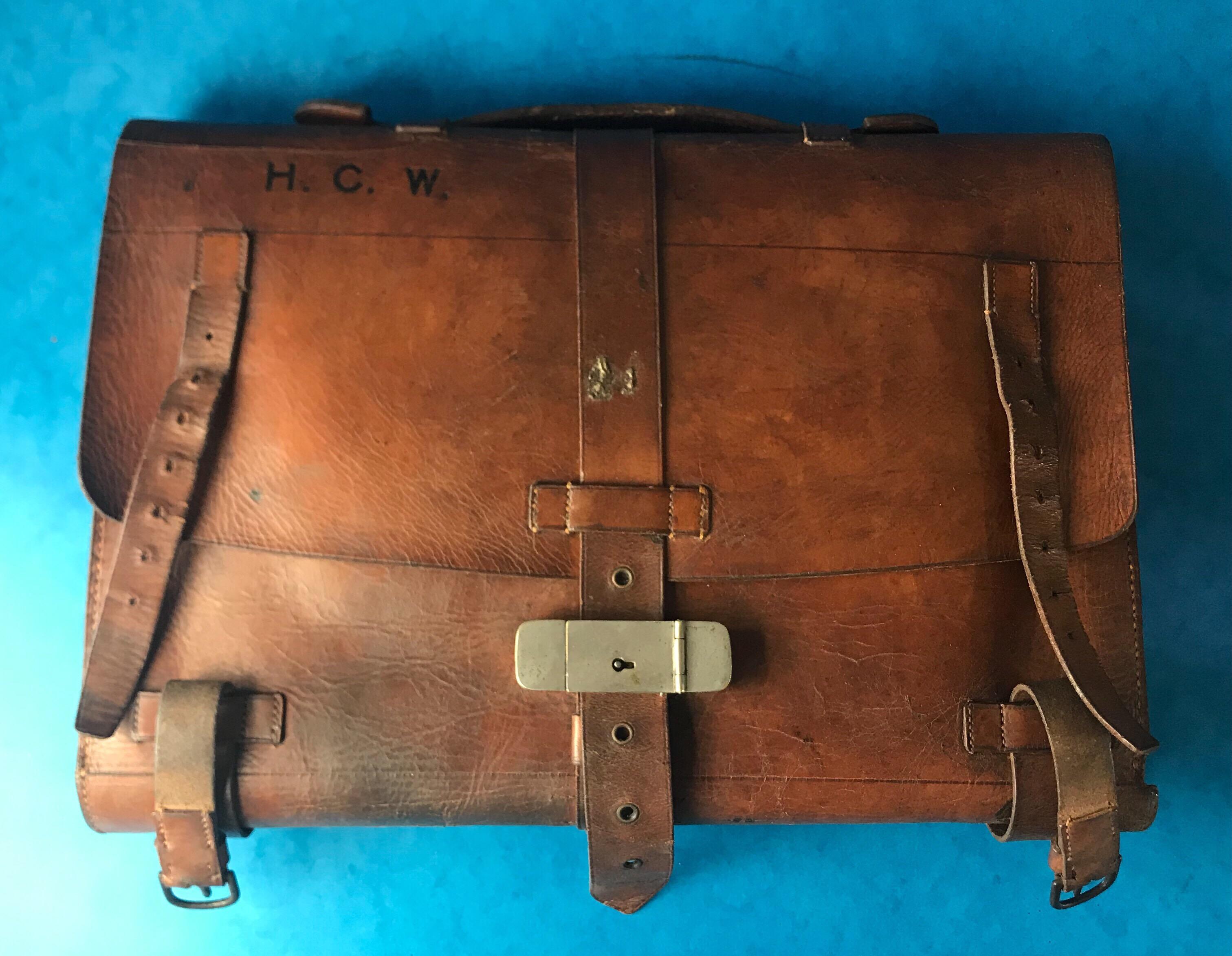 Attaché Leather case In Good Condition In Windsor, Berkshire