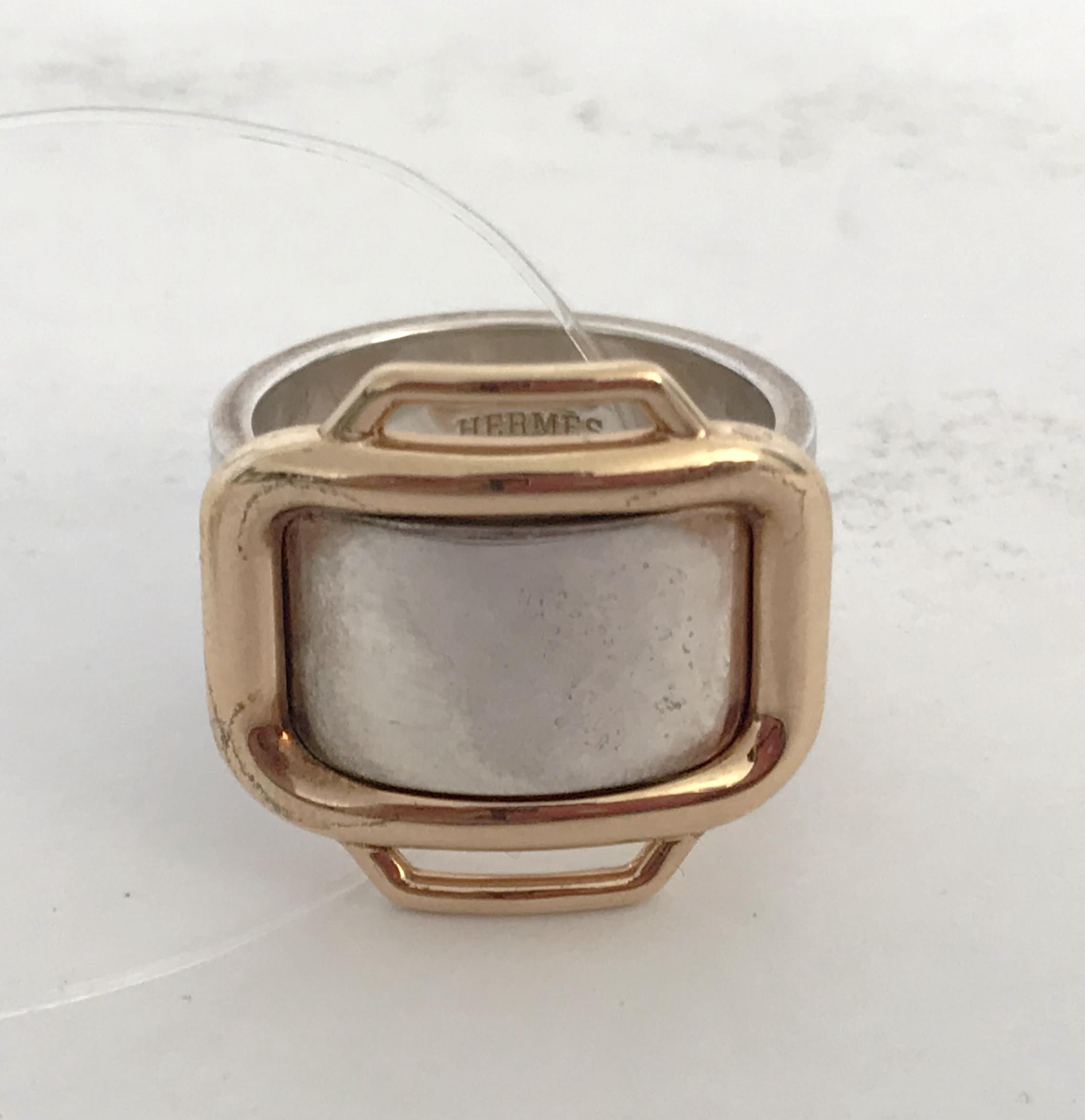 Seltener und schöner Ring von Hermès aus 18k Roségold und 925er Silber.

