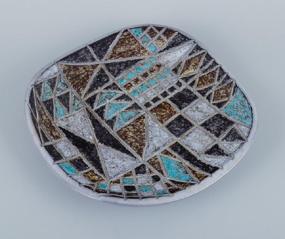 Atterberg for Upsala Ekeby, ceramic dish hand painted with geometric fields.
Model number 2671.
Approx. 1960.
Marked.
Perfect condition.
Measurements: D 25.5 cm.