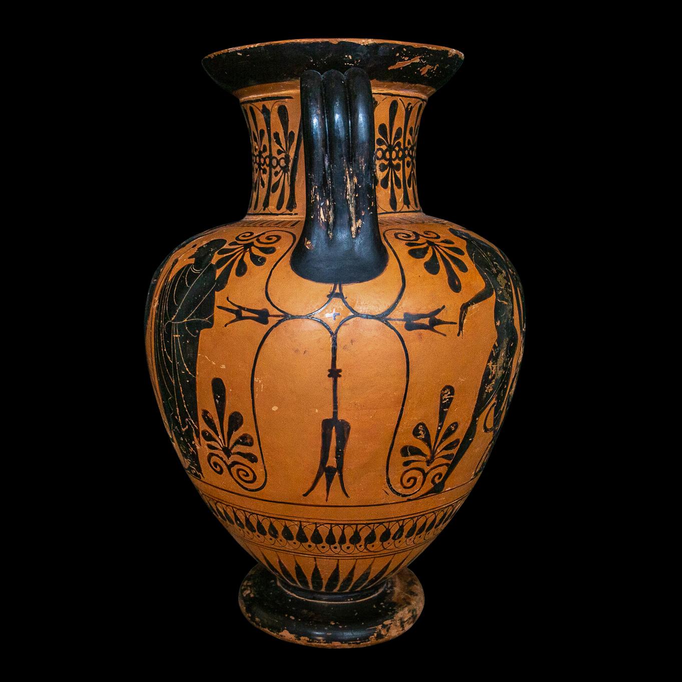 An Attic black-figure amphora with incised details, characterized by triple handles and torus foot. On the neck, palmette-lotus chain elements and on the shoulder tongues pattern. Under each handles, a configuration of four palmettes and volutes in